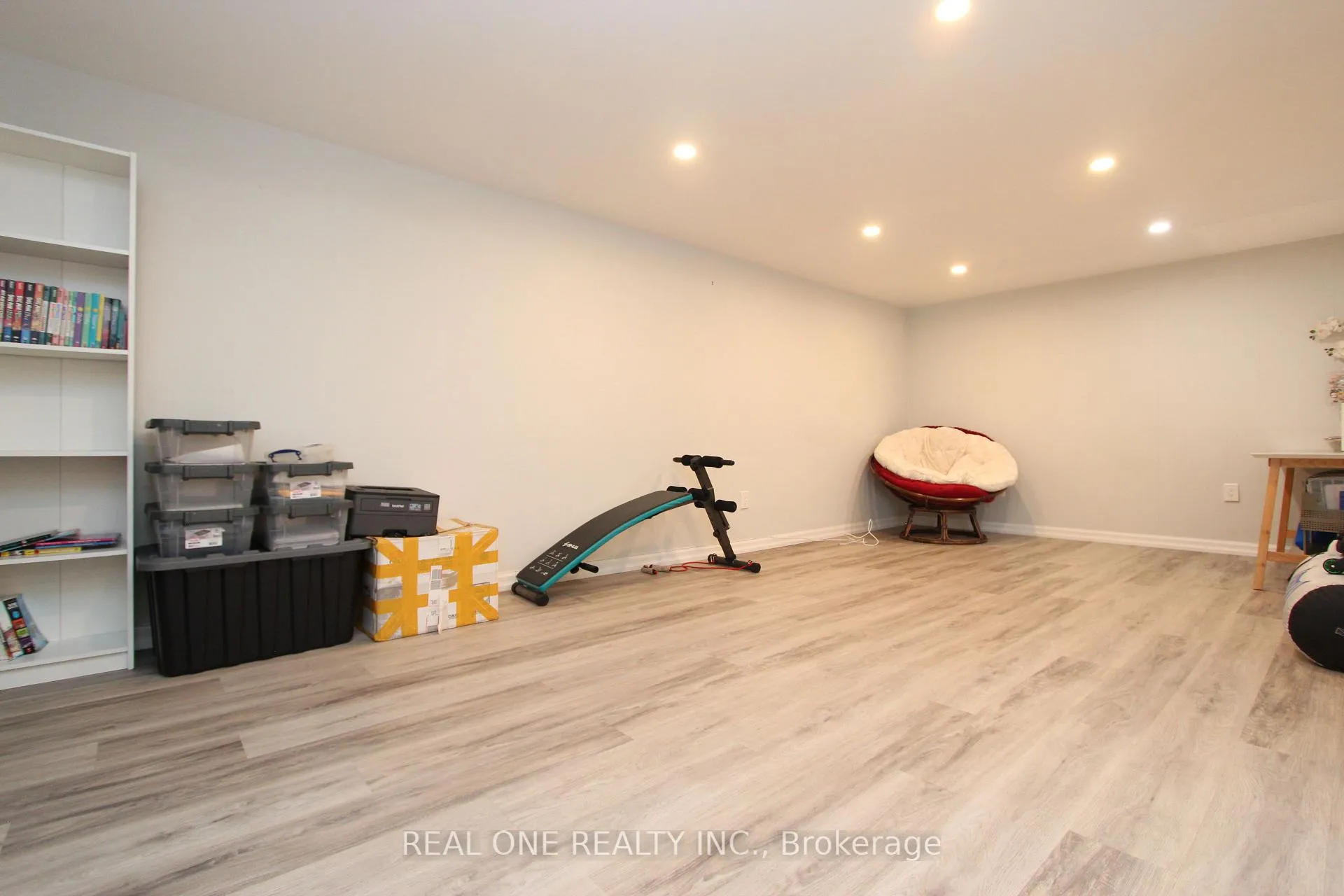 Photo 17 of 25 Bigwin Drive, Aurora, Aurora Heights — HOMEH