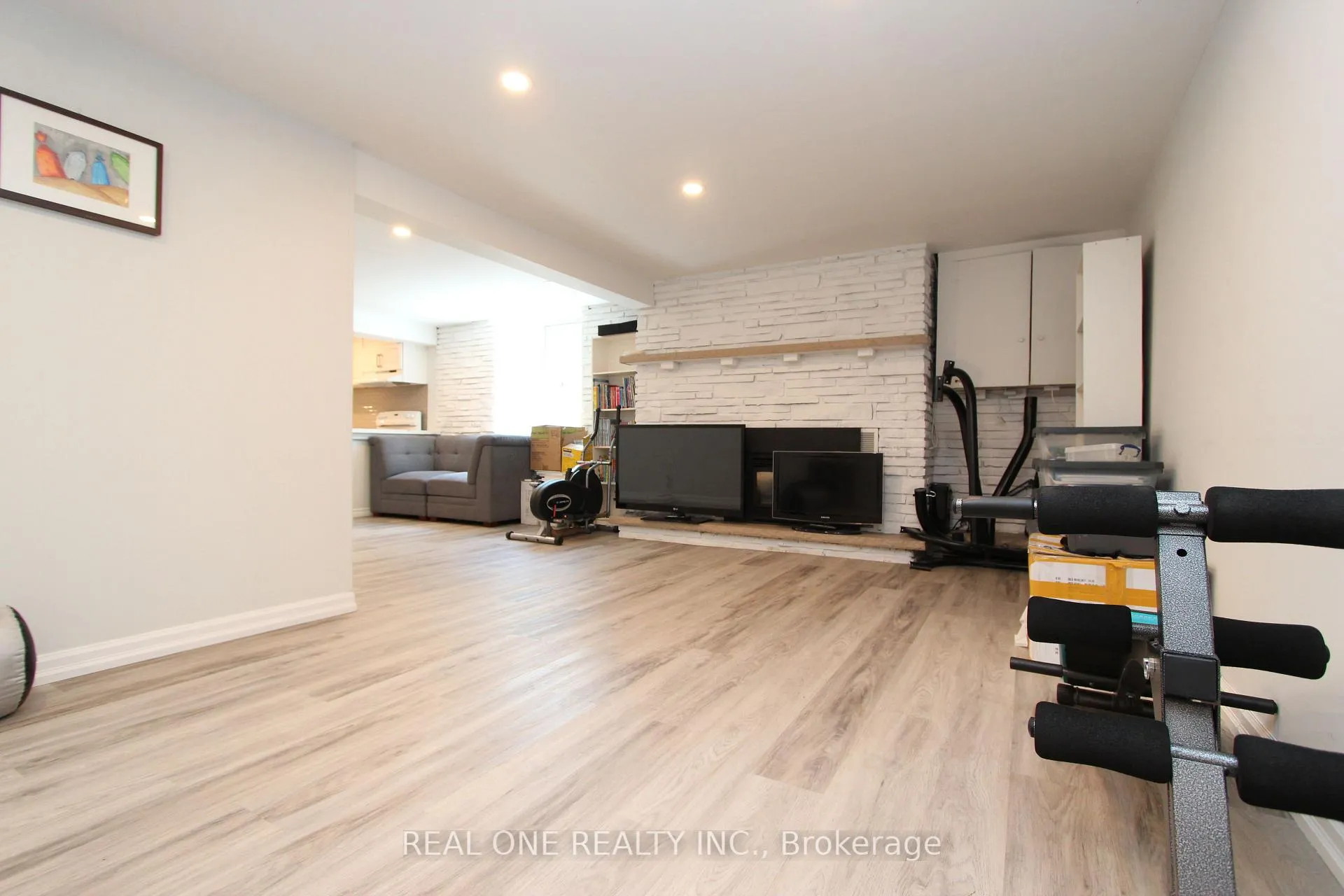 Photo 20 of 25 Bigwin Drive, Aurora, Aurora Heights — HOMEH