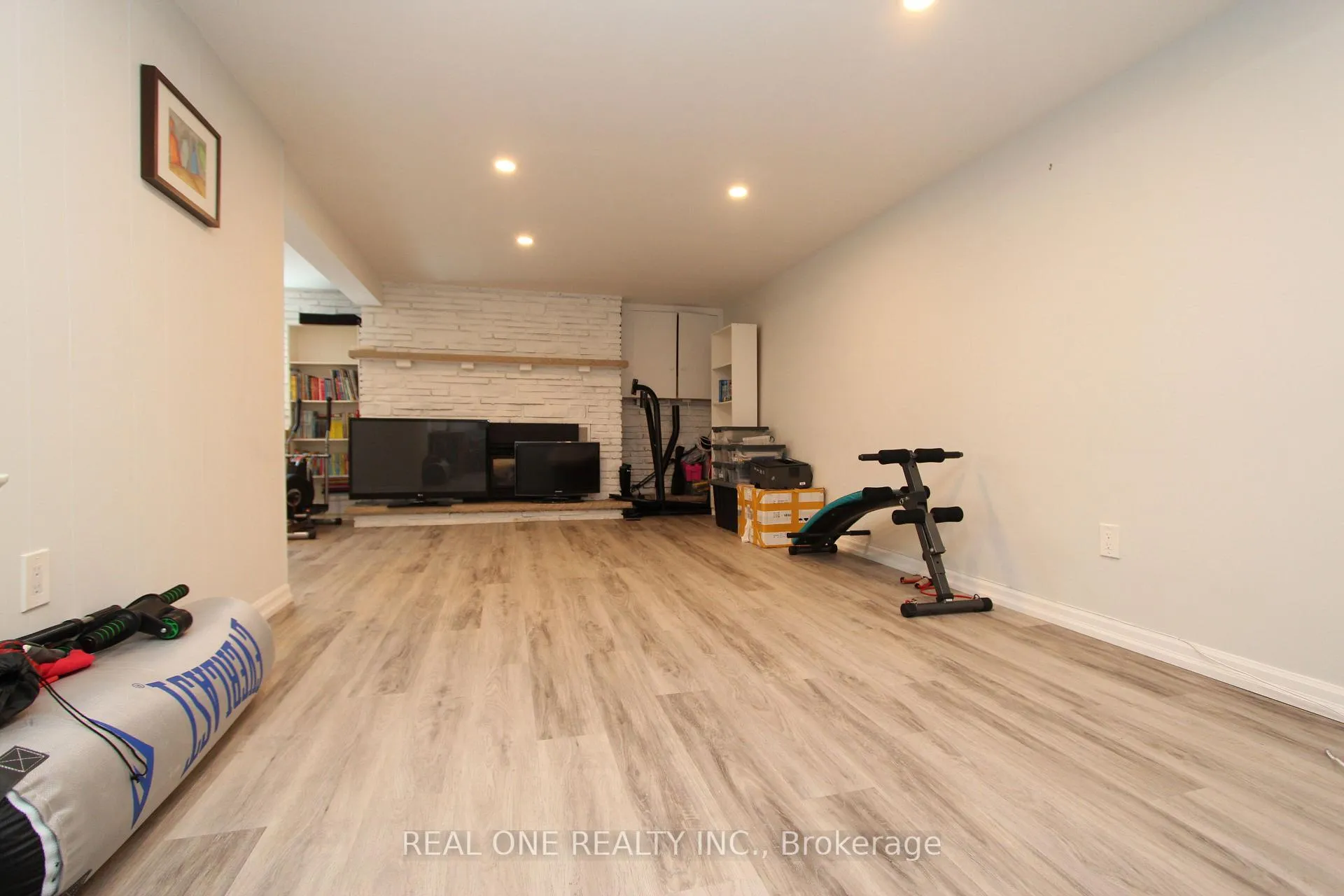 Photo 21 of 25 Bigwin Drive, Aurora, Aurora Heights — HOMEH