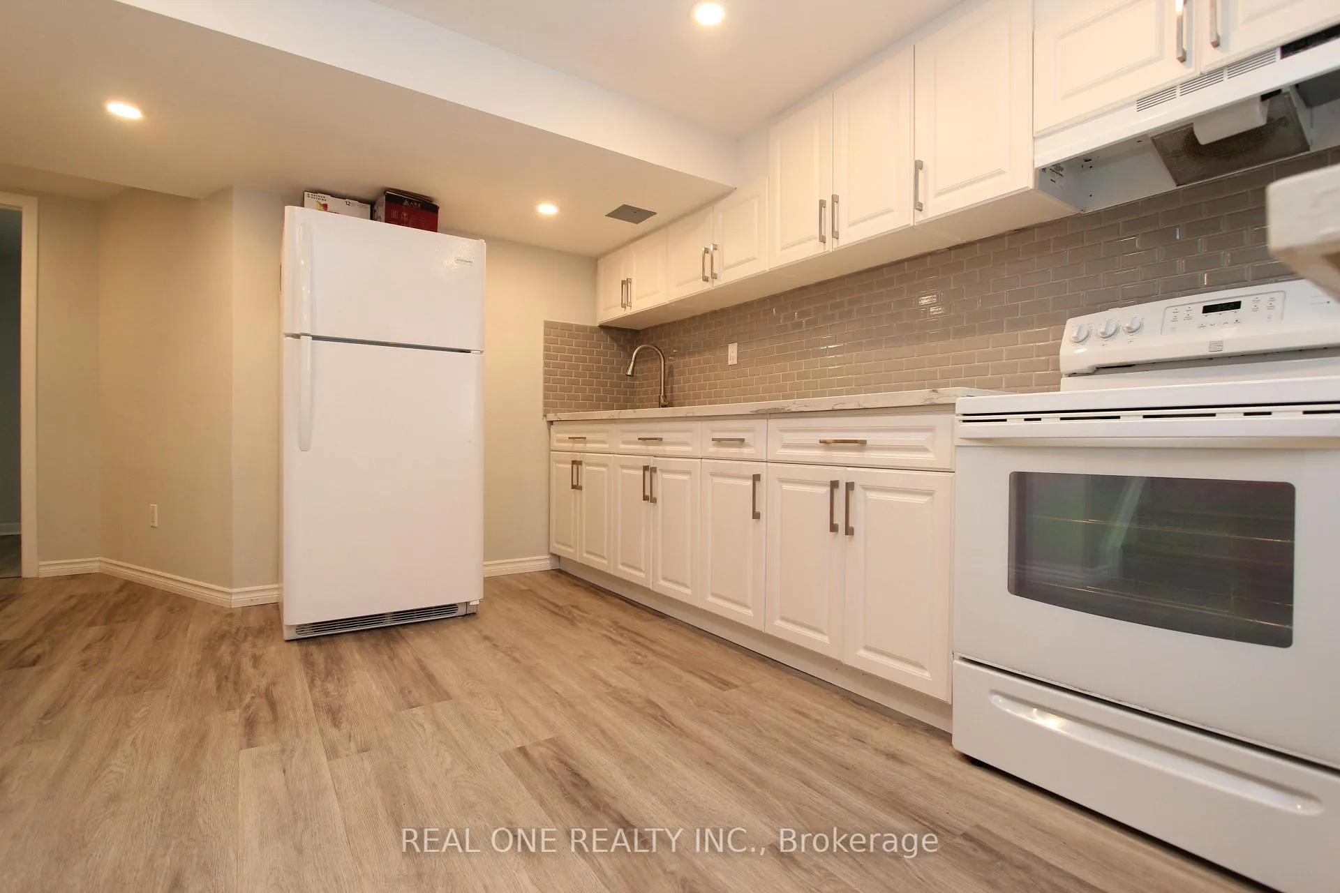 Photo 24 of 25 Bigwin Drive, Aurora, Aurora Heights — HOMEH