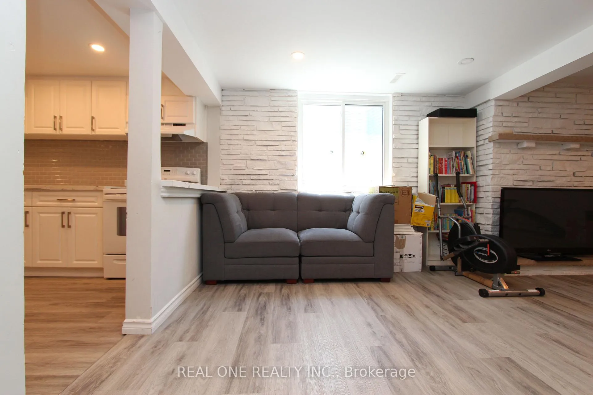 Photo 25 of 25 Bigwin Drive, Aurora, Aurora Heights — HOMEH