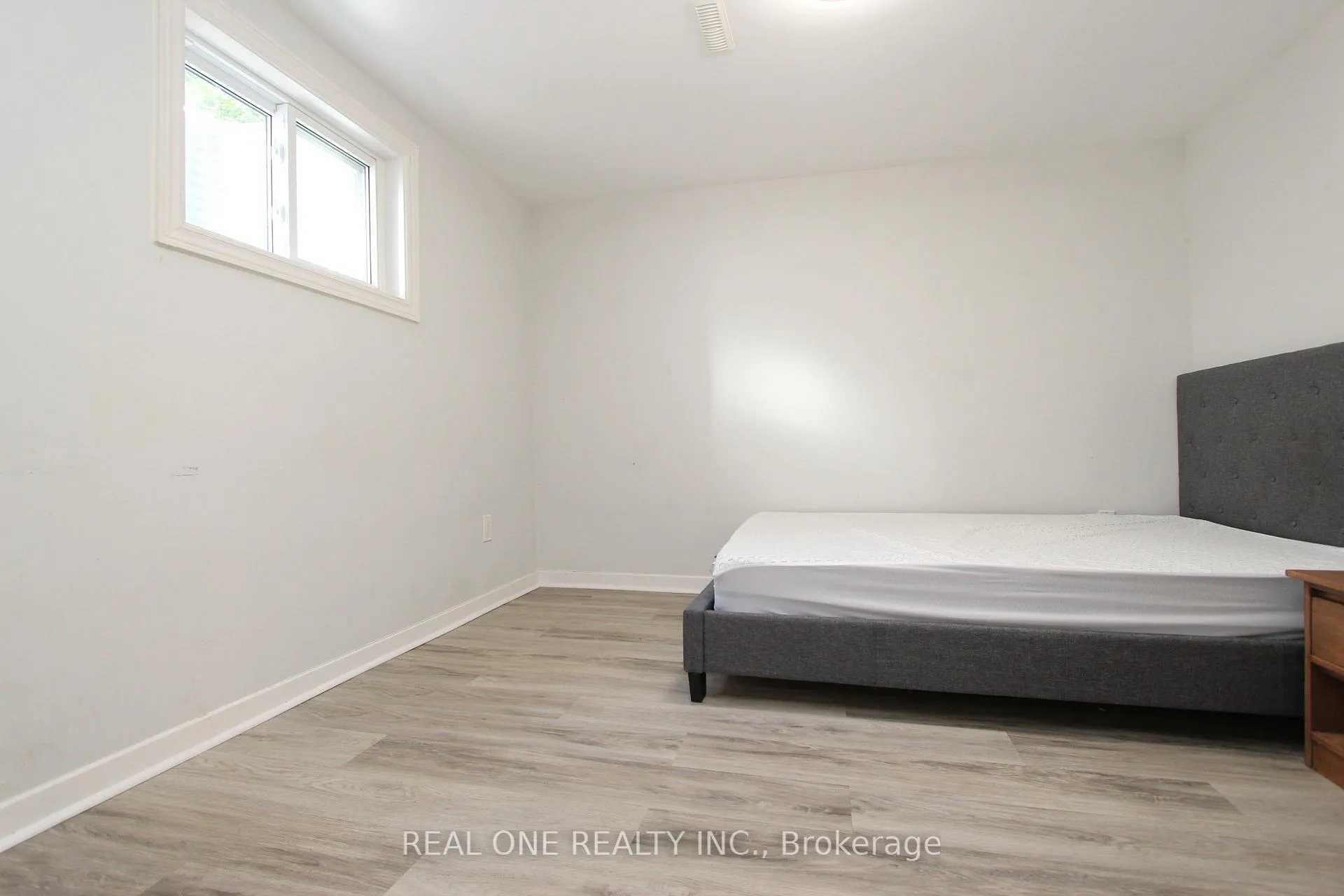 Photo 26 of 25 Bigwin Drive, Aurora, Aurora Heights — HOMEH