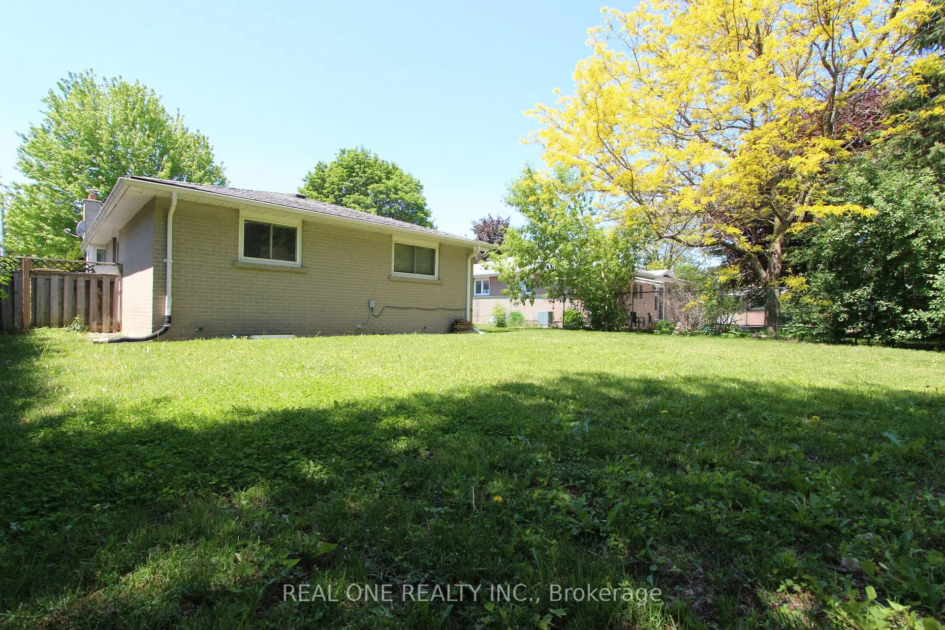 Photo 31 of 25 Bigwin Drive, Aurora, Aurora Heights — HOMEH