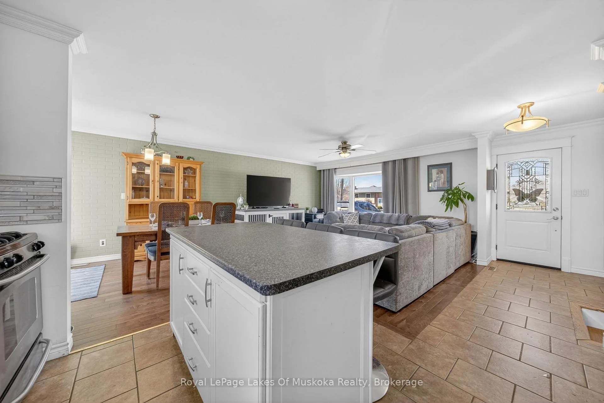 Photo 15 of 271 Lakeland Crescent, Brock, Beaverton — HOMEH