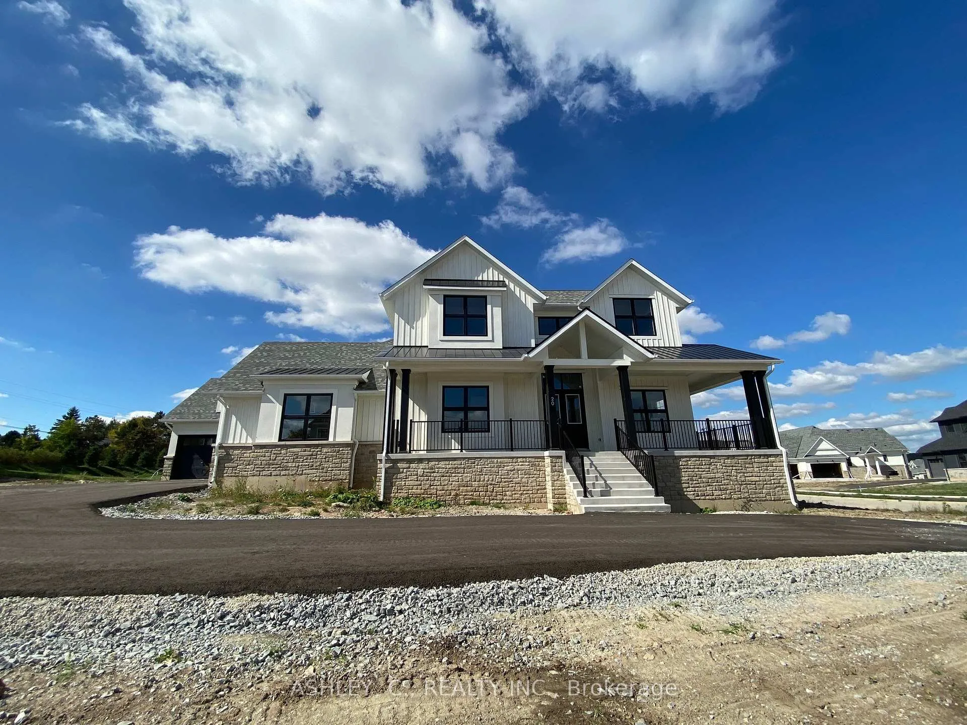 Photo 2 of 20 Chinaberry Road, Caledon, Alton — HOMEH