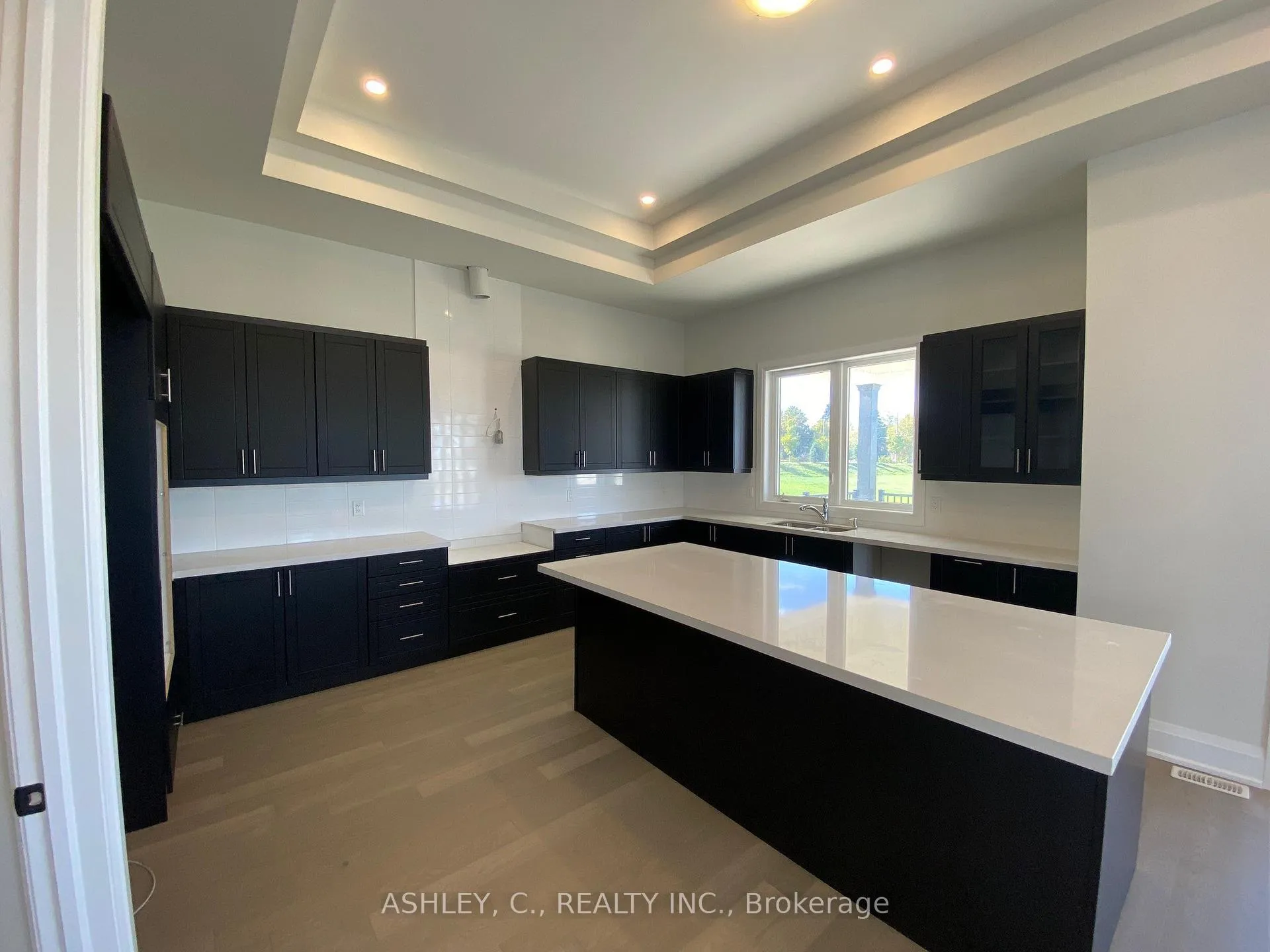 Photo 11 of 20 Chinaberry Road, Caledon, Alton — HOMEH