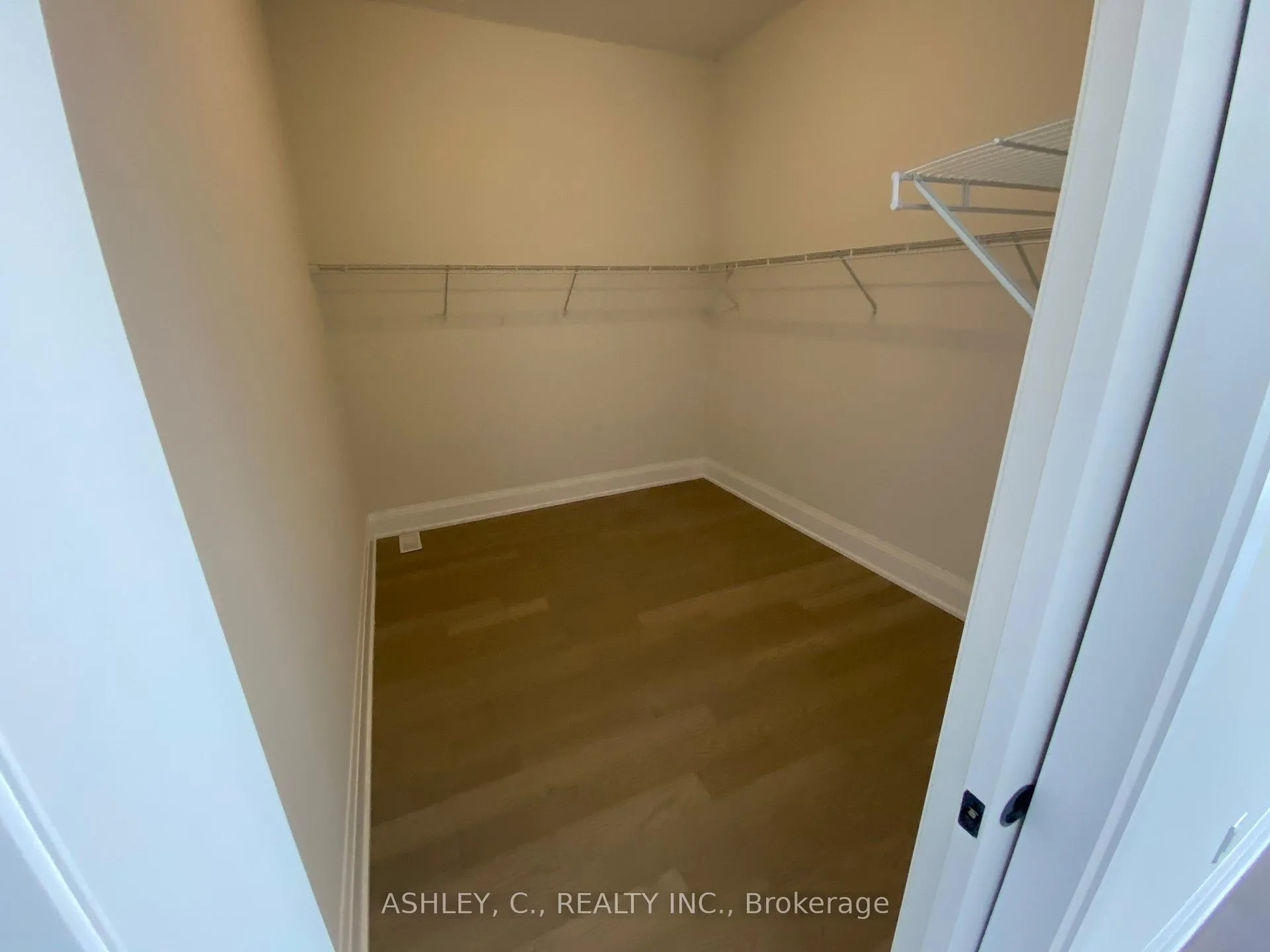 Photo 16 of 20 Chinaberry Road, Caledon, Alton — HOMEH