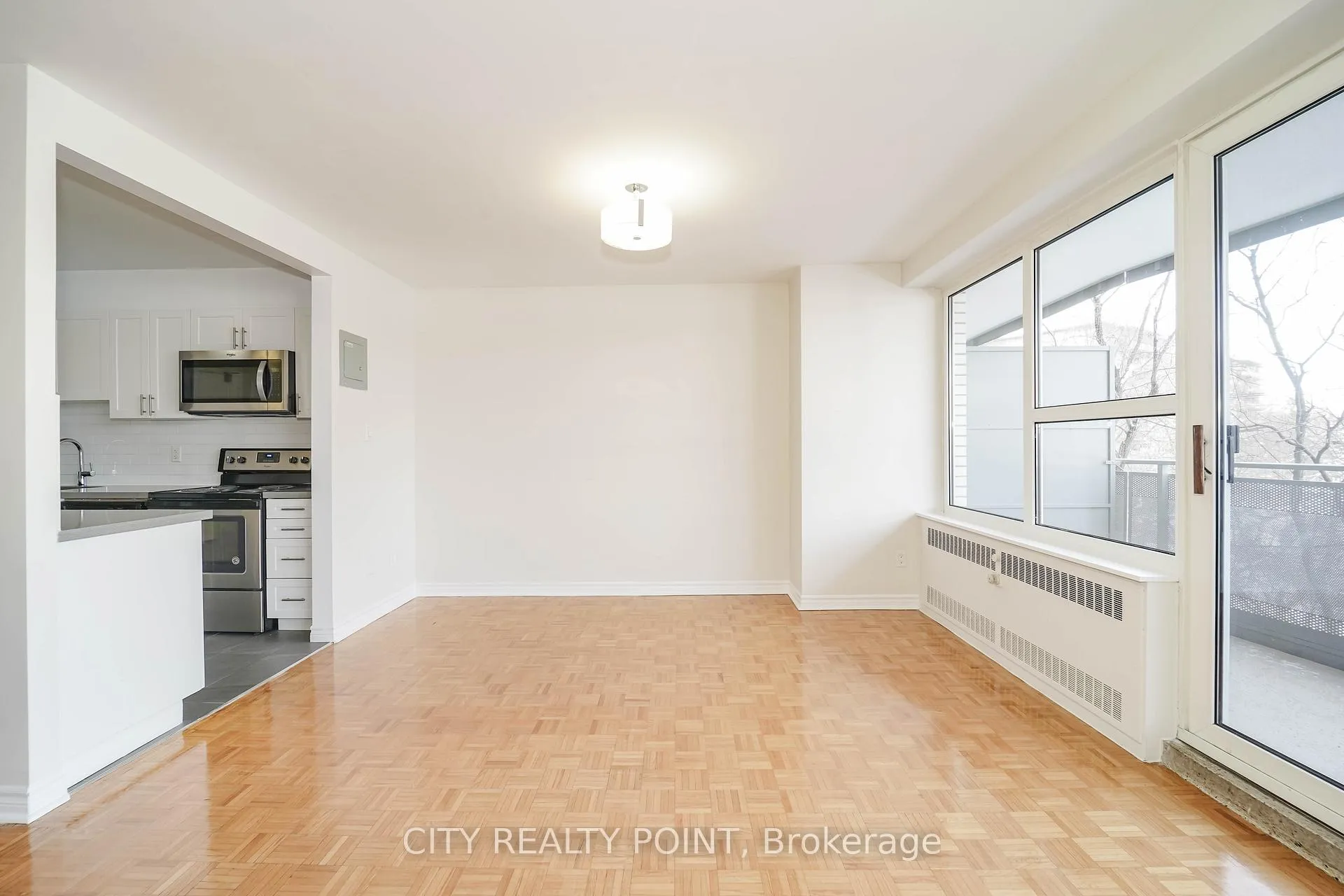Photo 4 of Unit 705, 10 Shallmar Boulevard, Toronto, Forest Hill North — HOMEH