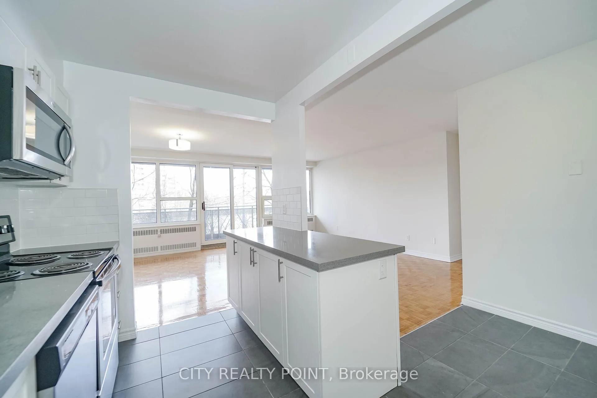 Photo 6 of Unit 705, 10 Shallmar Boulevard, Toronto, Forest Hill North — HOMEH
