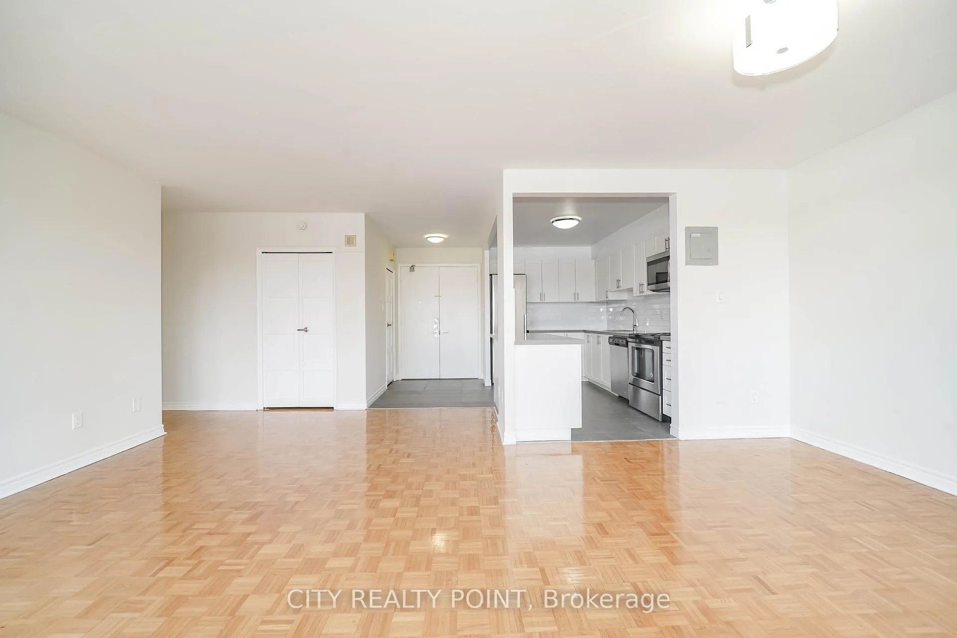 Photo 8 of Unit 705, 10 Shallmar Boulevard, Toronto, Forest Hill North — HOMEH