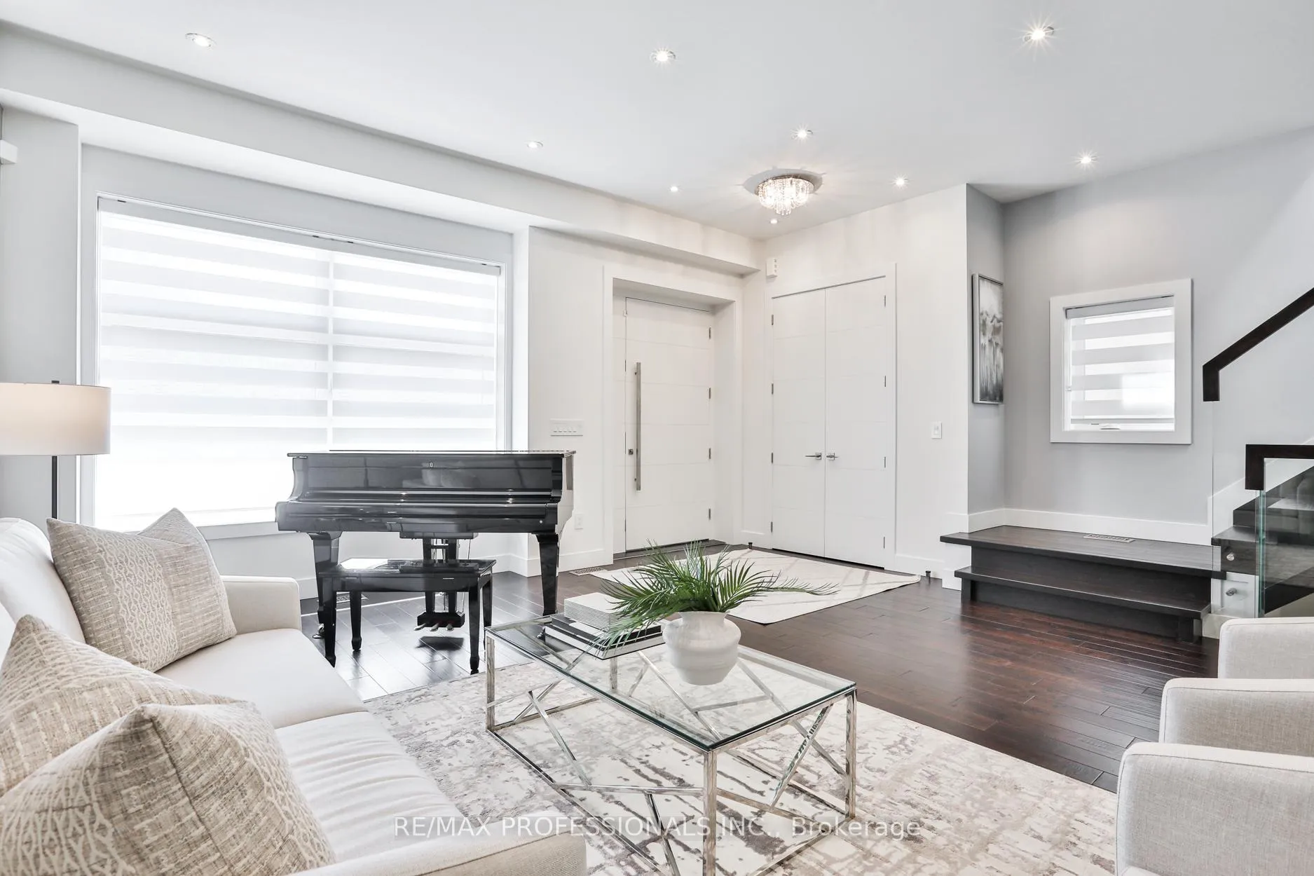 Photo 4 of 54 Renown Road, Etobicoke, Islington-City Centre West — HOMEH