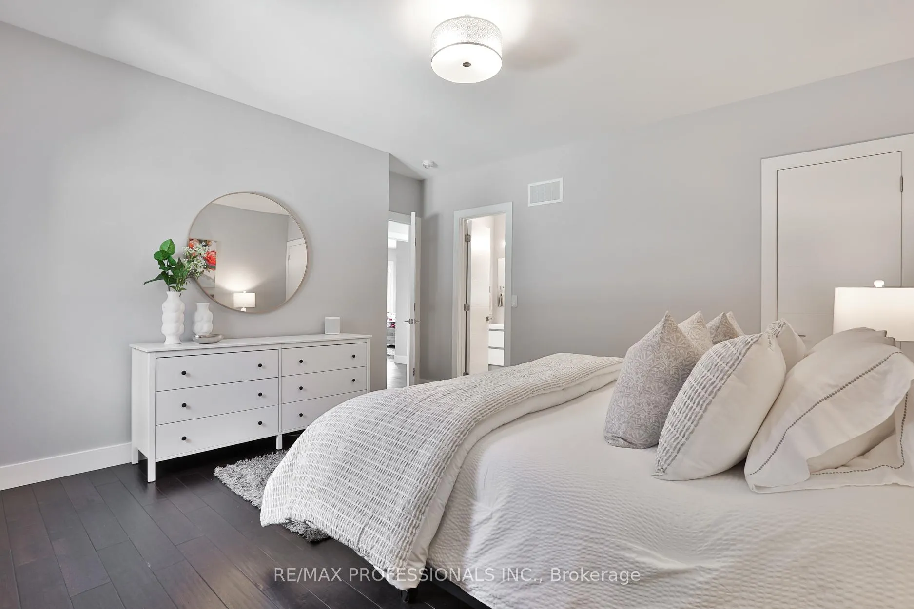 Photo 33 of 54 Renown Road, Etobicoke, Islington-City Centre West — HOMEH