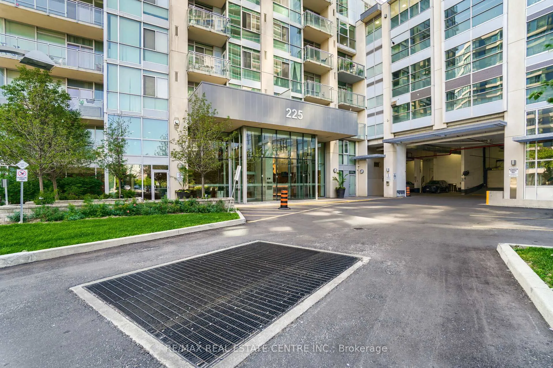 Photo 2 of Unit 907, 225 Webb Drive, Mississauga, City Centre — HOMEH