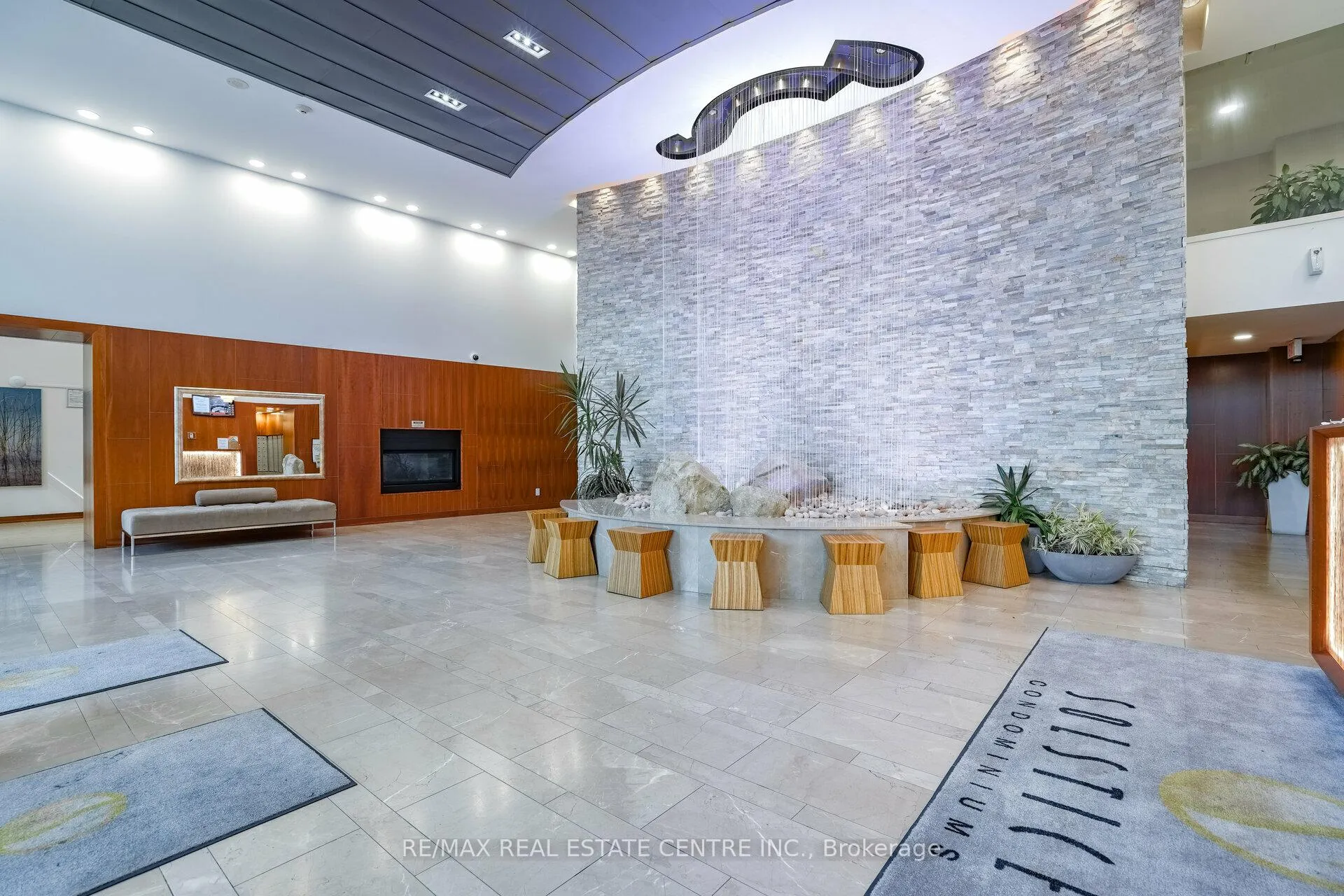 Photo 3 of Unit 907, 225 Webb Drive, Mississauga, City Centre — HOMEH