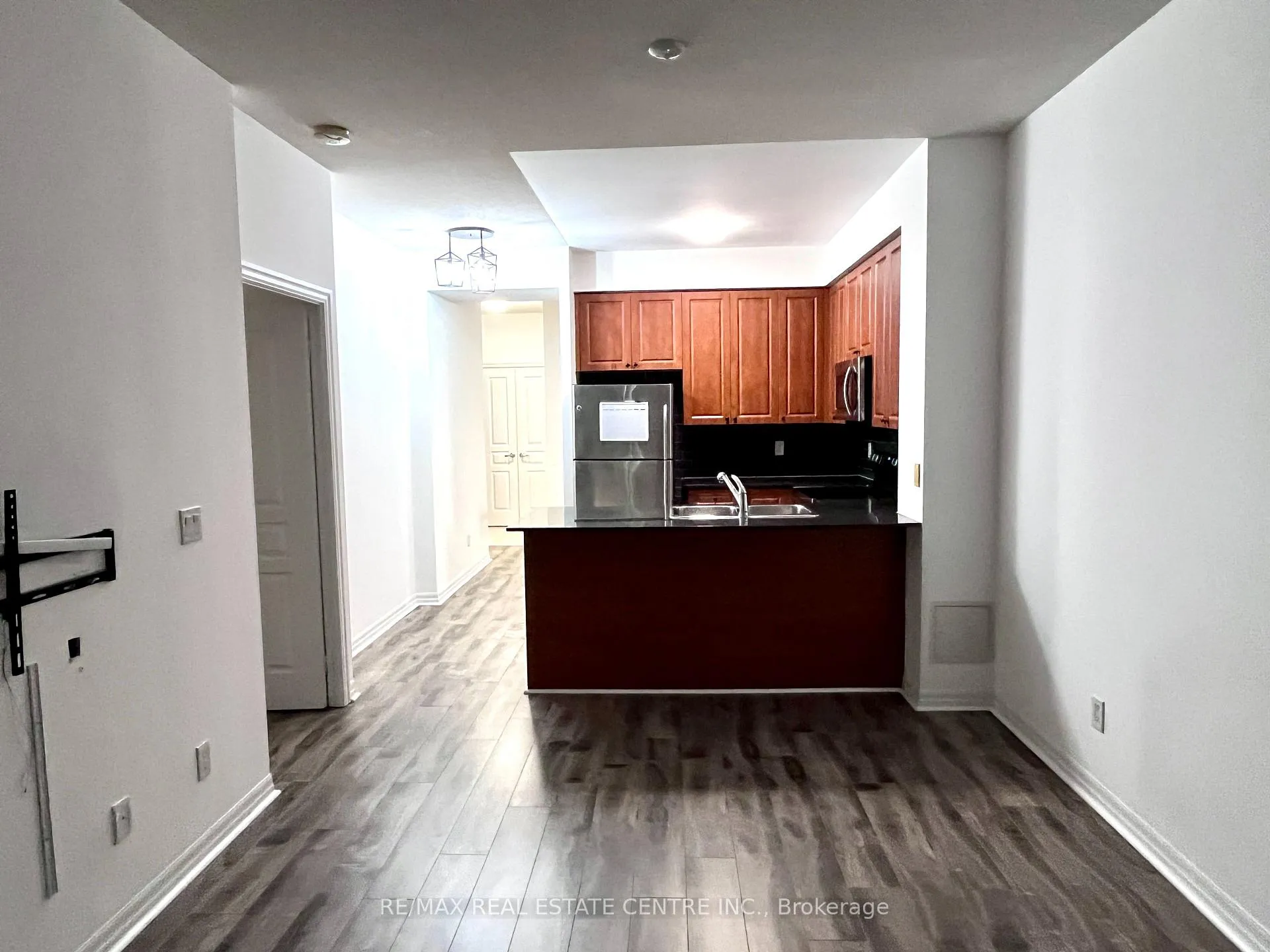Photo 4 of Unit 907, 225 Webb Drive, Mississauga, City Centre — HOMEH