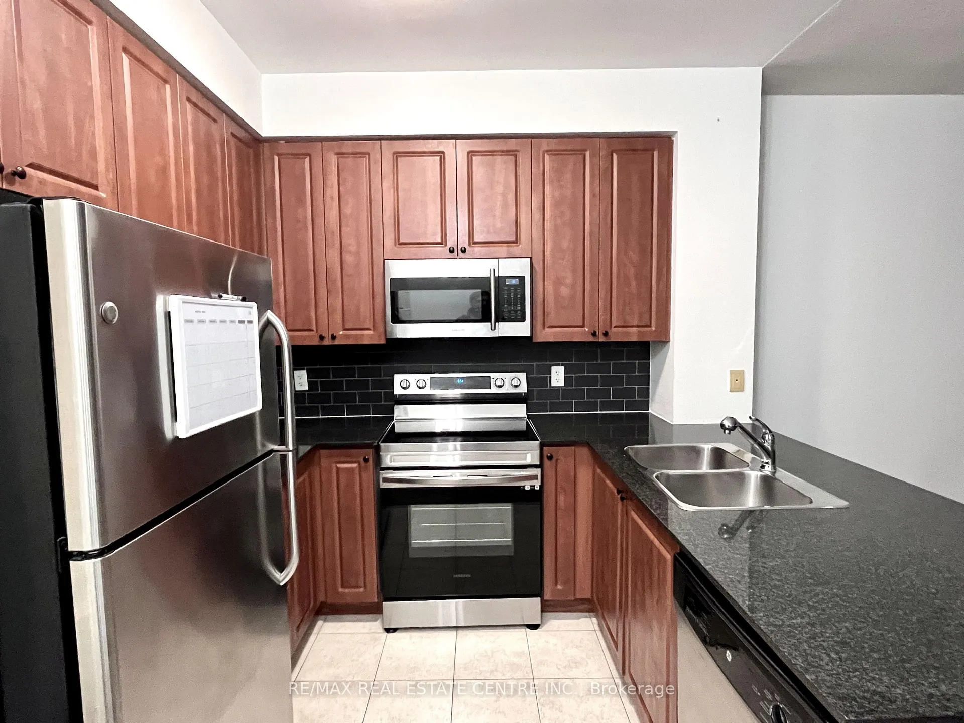Photo 6 of Unit 907, 225 Webb Drive, Mississauga, City Centre — HOMEH