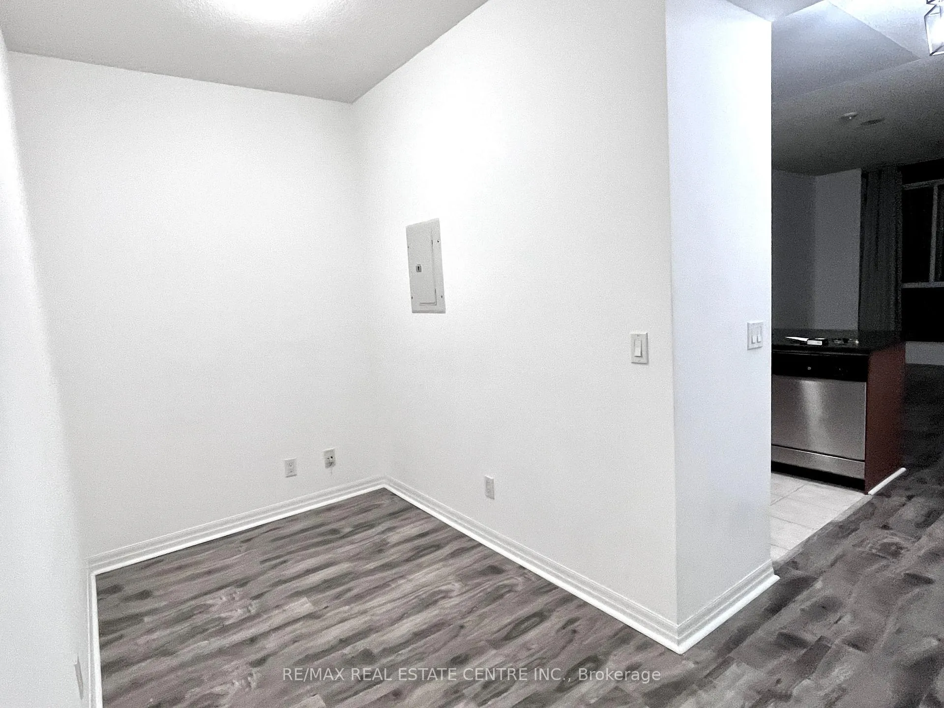 Photo 7 of Unit 907, 225 Webb Drive, Mississauga, City Centre — HOMEH