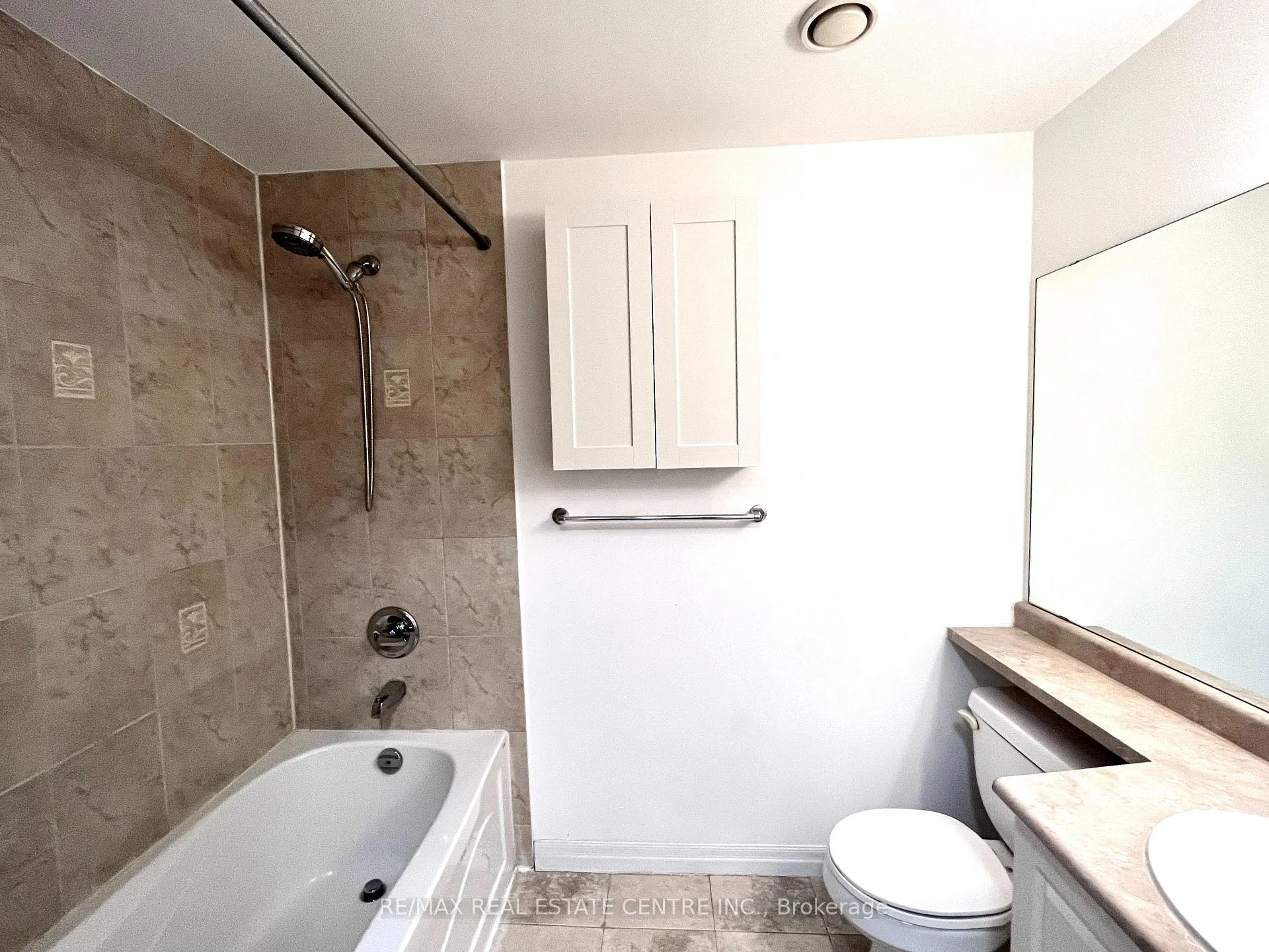 Photo 10 of Unit 907, 225 Webb Drive, Mississauga, City Centre — HOMEH