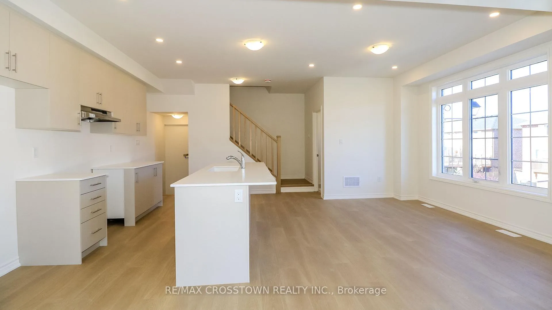 Photo 11 of Unit (24), 2017 Matteer Court, Innisfil, Alcona — HOMEH