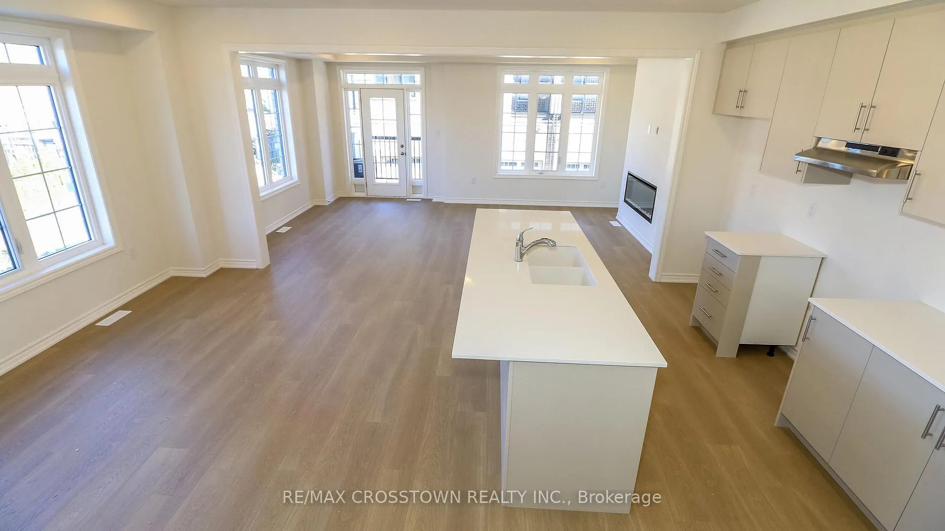Photo 12 of Unit (24), 2017 Matteer Court, Innisfil, Alcona — HOMEH