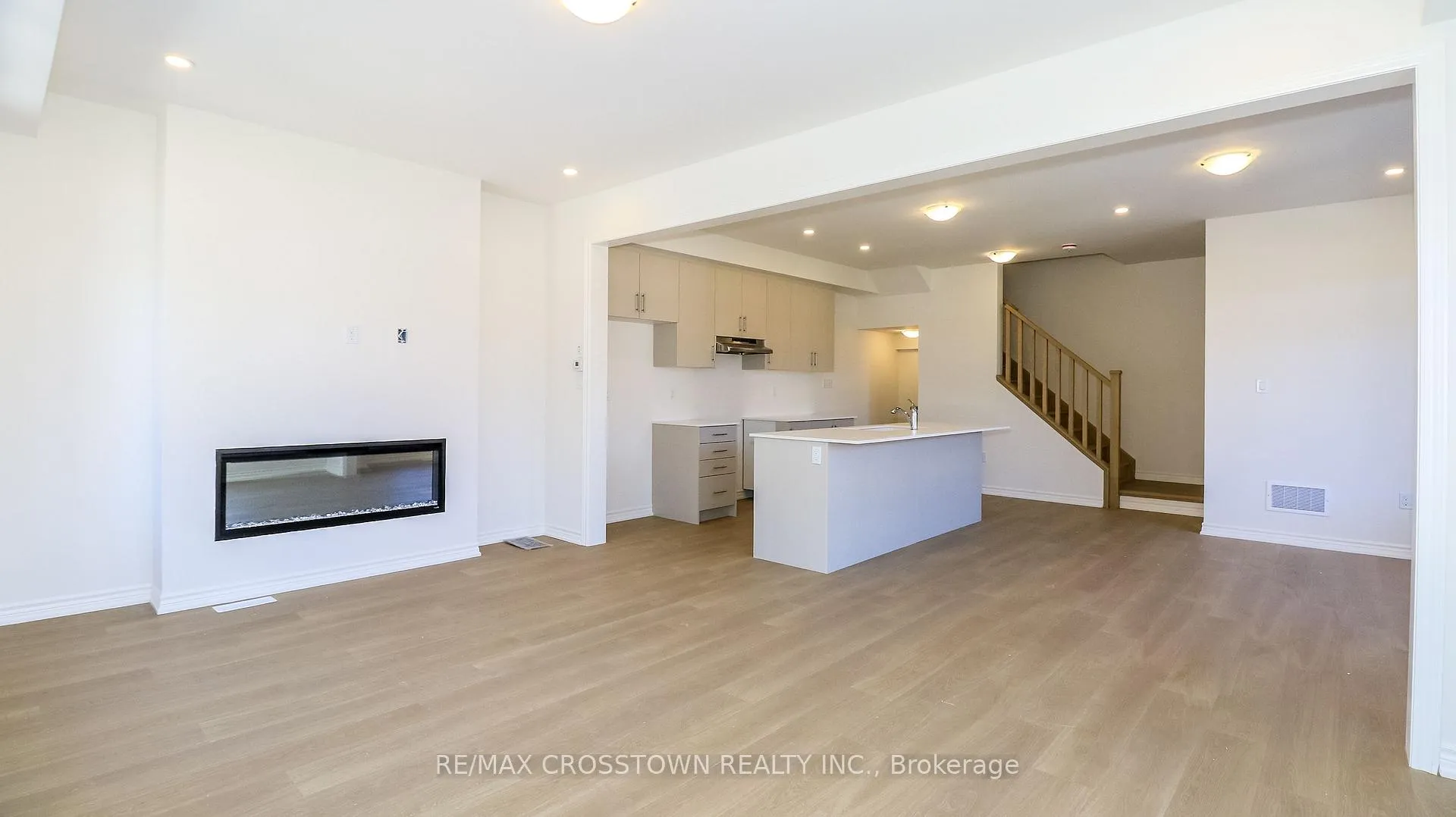 Photo 13 of Unit (24), 2017 Matteer Court, Innisfil, Alcona — HOMEH