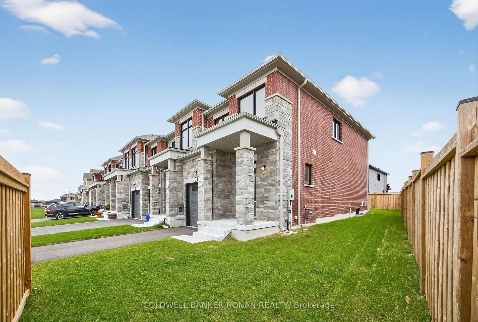 Photo 4 of 29 Milady Crescent, Barrie, Rural Barrie Southeast — HOMEH