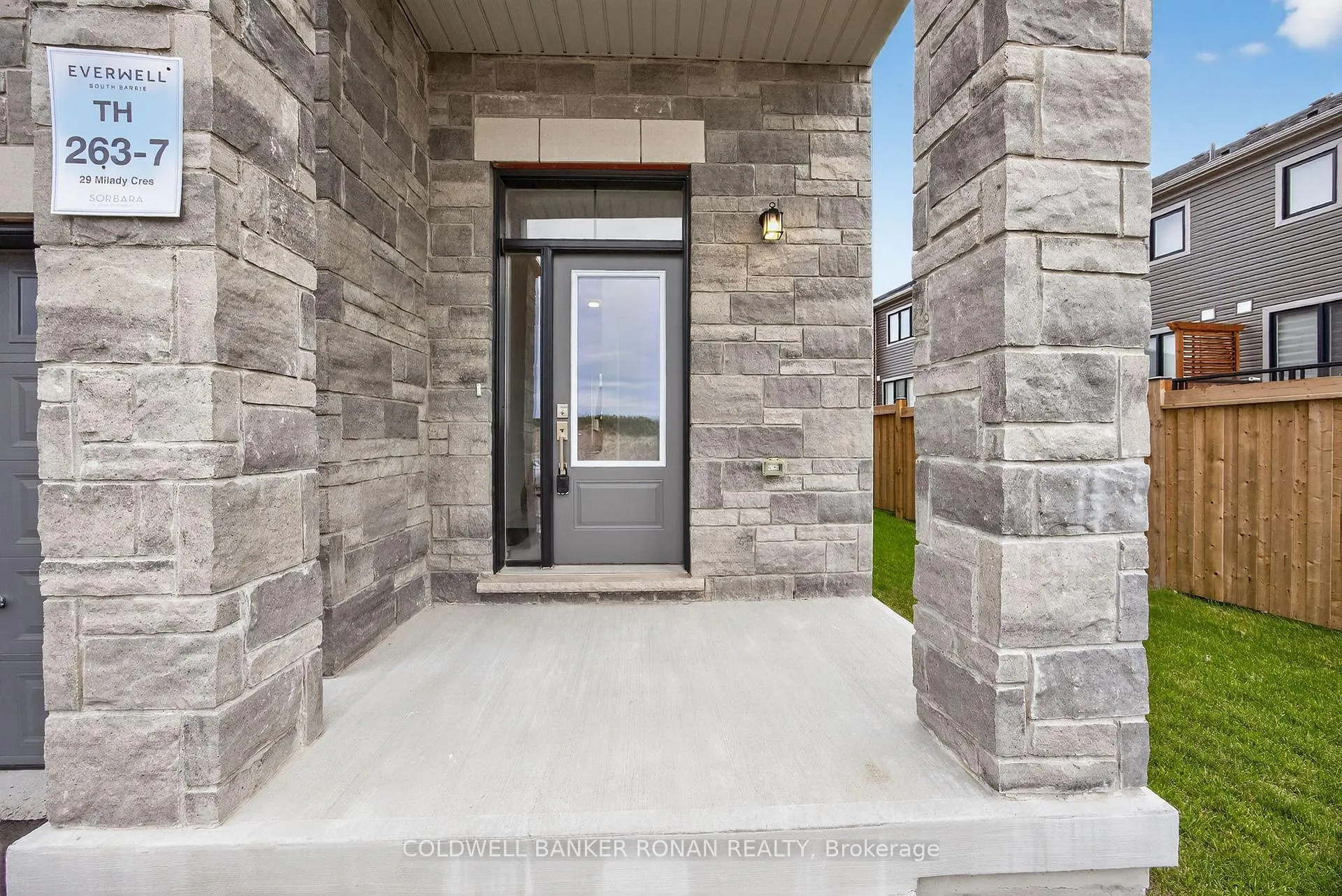 Photo 5 of 29 Milady Crescent, Barrie, Rural Barrie Southeast — HOMEH