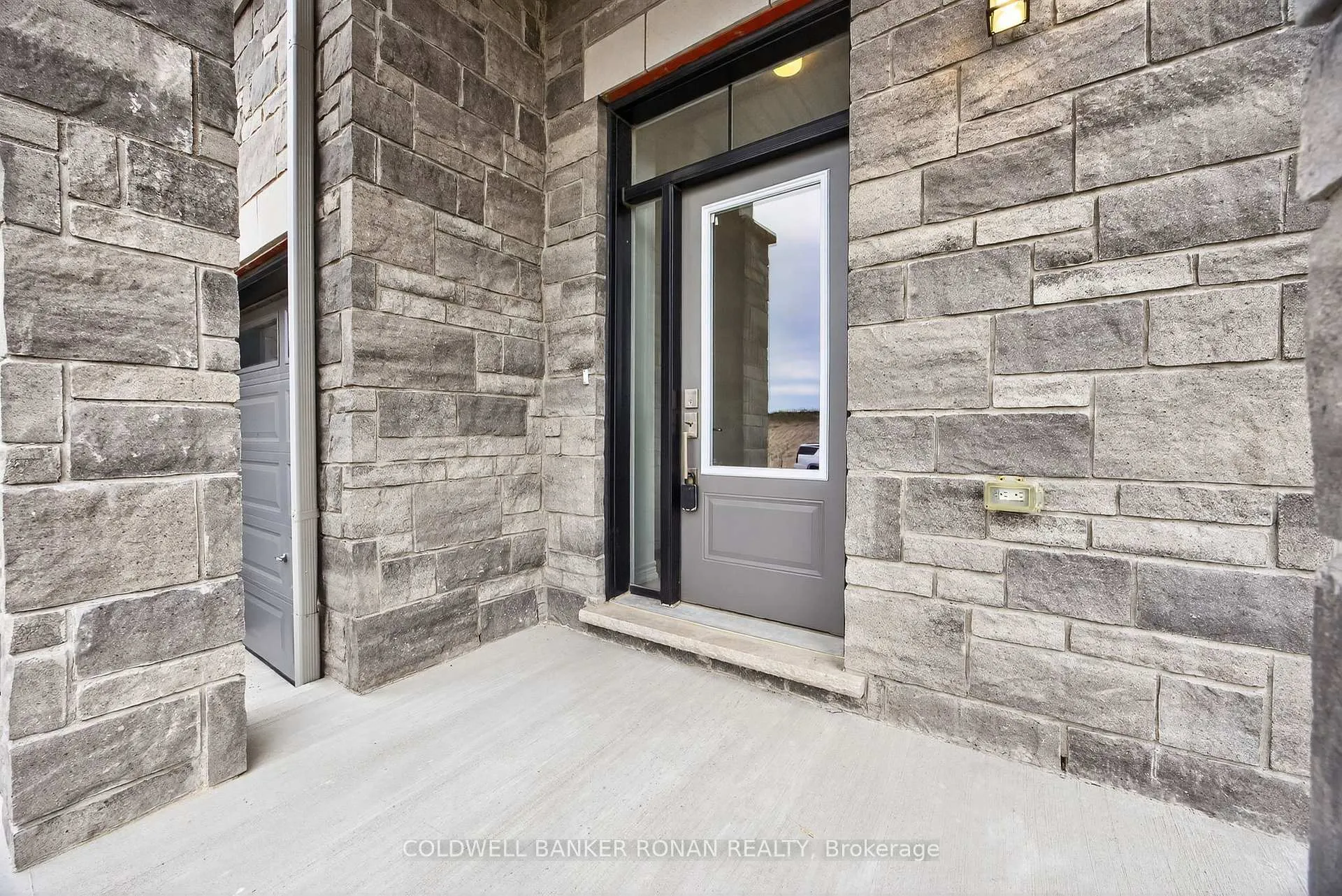 Photo 6 of 29 Milady Crescent, Barrie, Rural Barrie Southeast — HOMEH