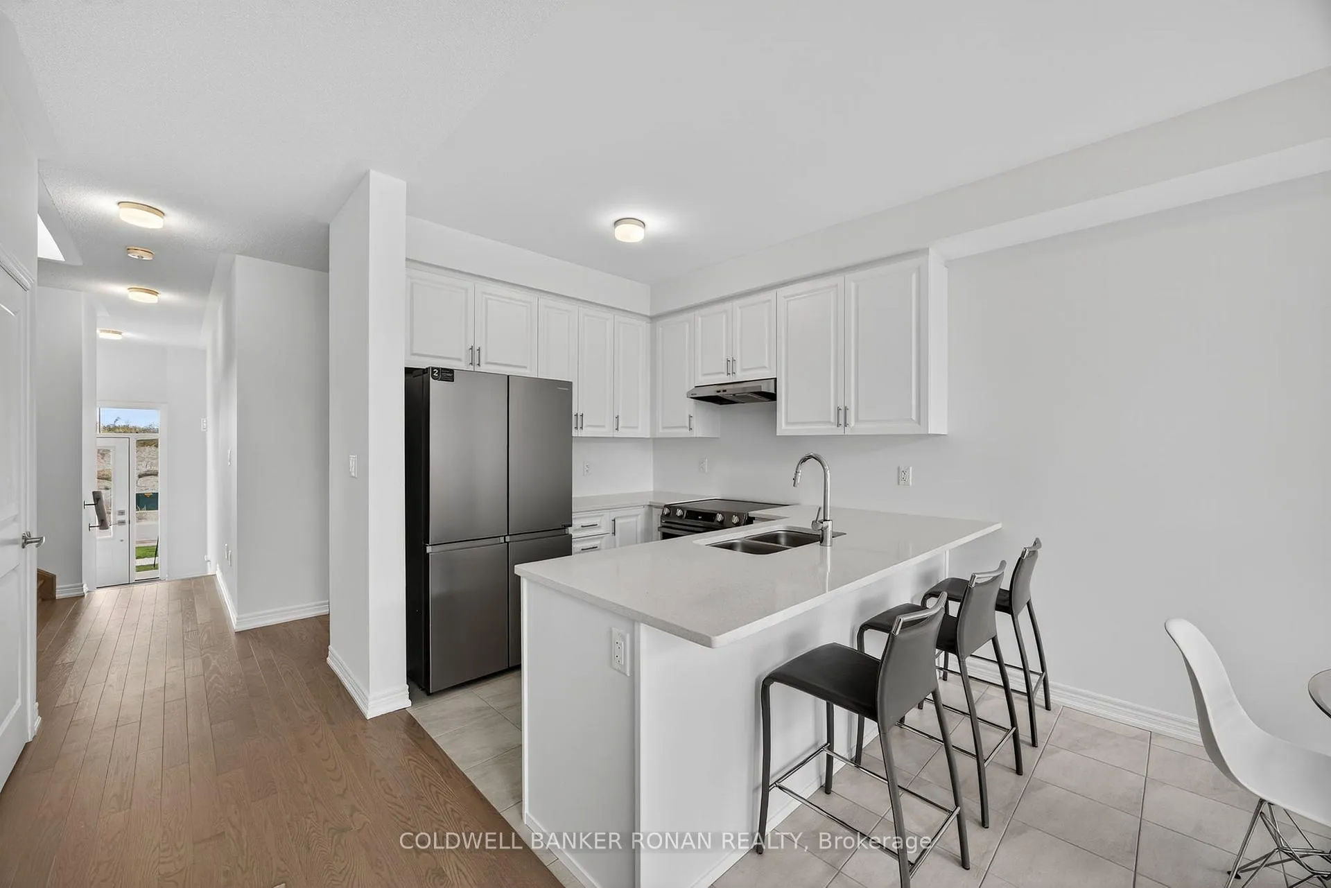 Photo 8 of 29 Milady Crescent, Barrie, Rural Barrie Southeast — HOMEH