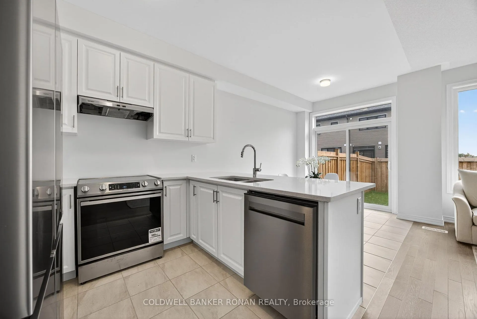Photo 10 of 29 Milady Crescent, Barrie, Rural Barrie Southeast — HOMEH