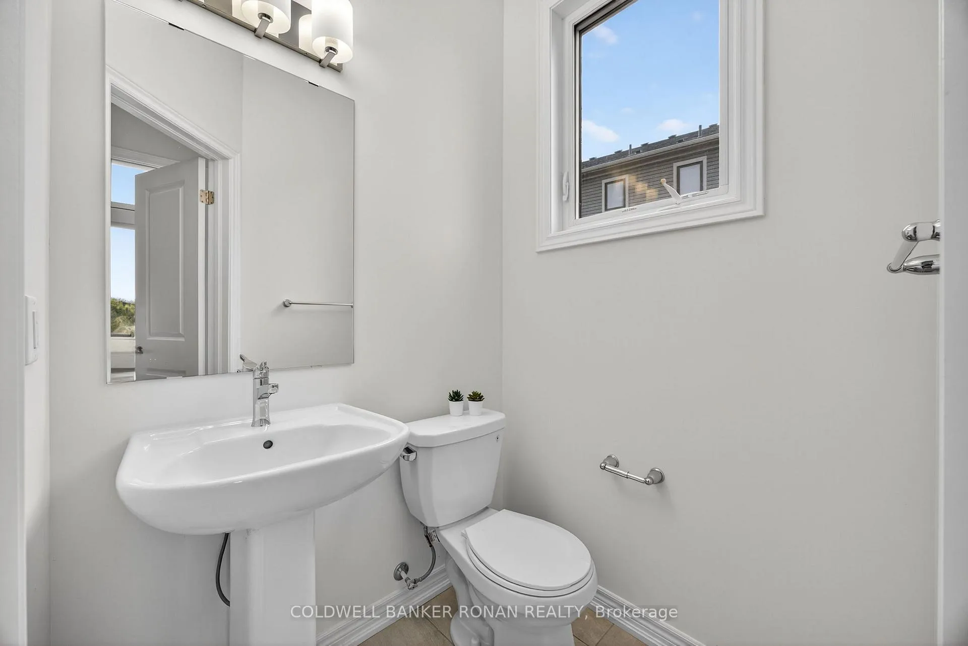 Photo 20 of 29 Milady Crescent, Barrie, Rural Barrie Southeast — HOMEH