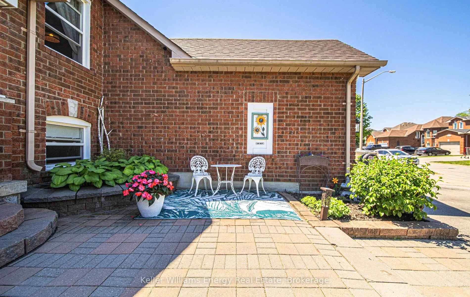 Photo 4 of 17 Abernethy Crescent, Clarington, Bowmanville — HOMEH