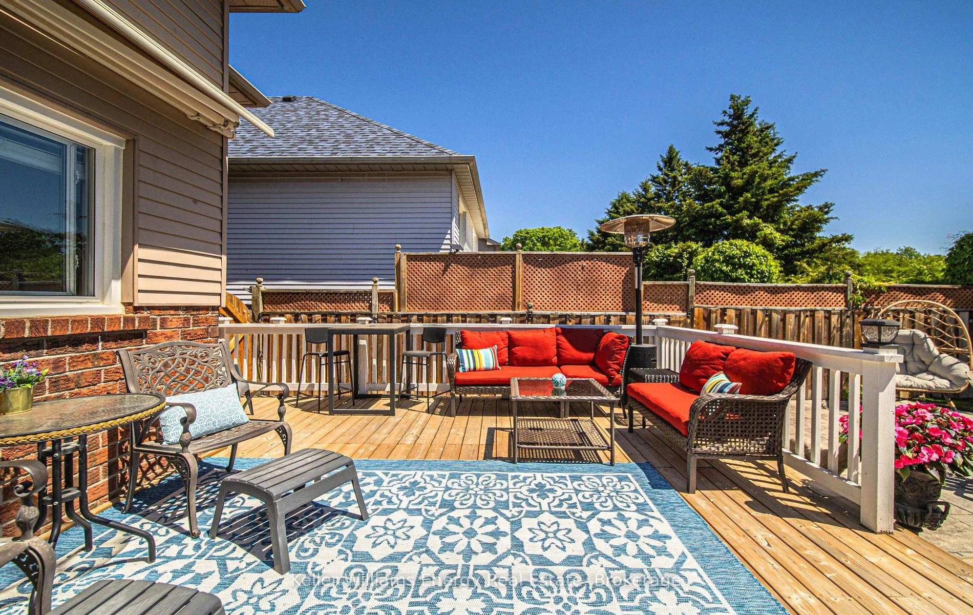 Photo 9 of 17 Abernethy Crescent, Clarington, Bowmanville — HOMEH