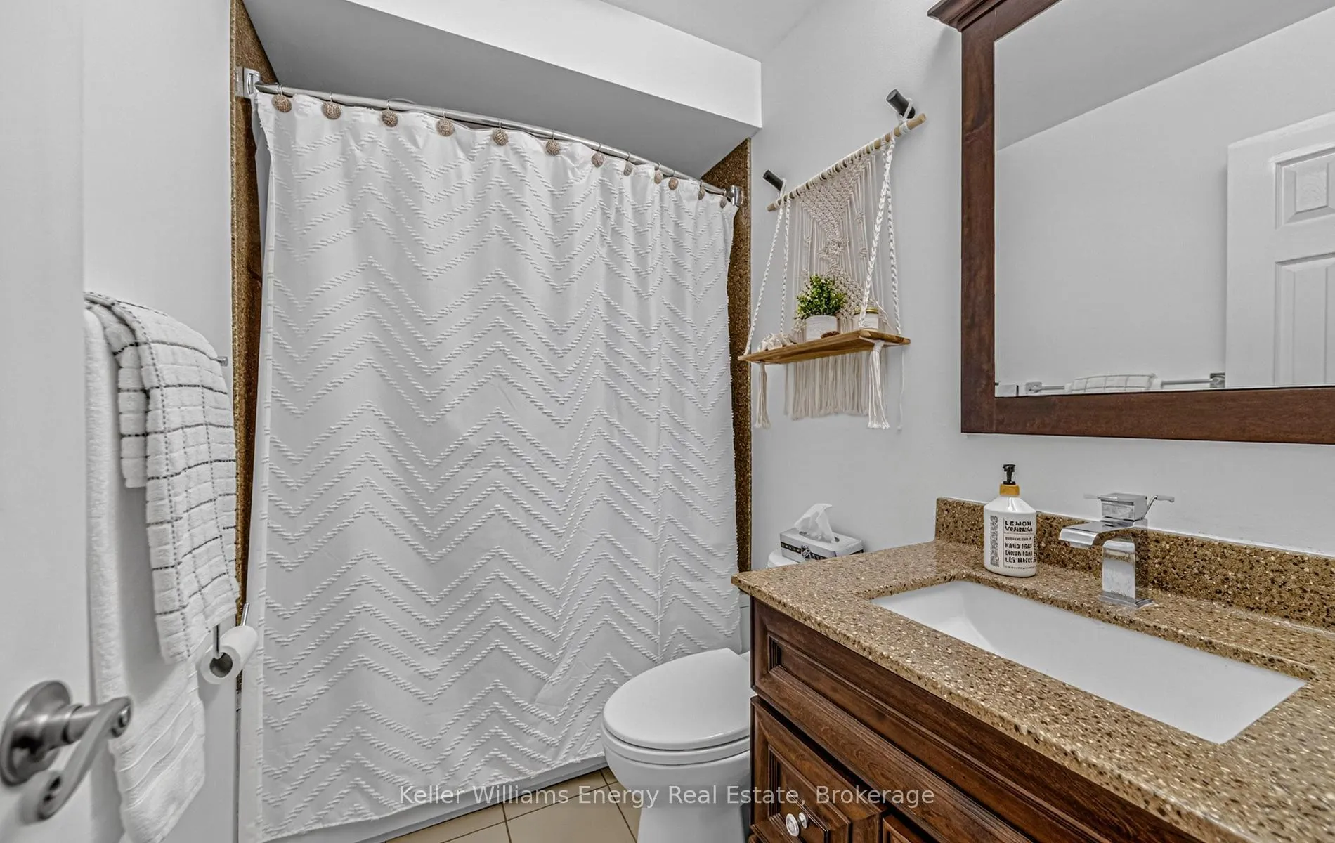 Photo 13 of 17 Abernethy Crescent, Clarington, Bowmanville — HOMEH