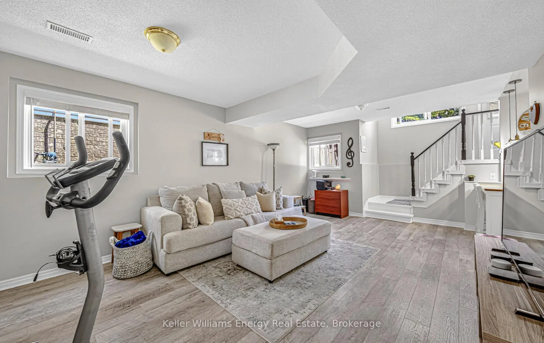 Photo 29 of 17 Abernethy Crescent, Clarington, Bowmanville — HOMEH