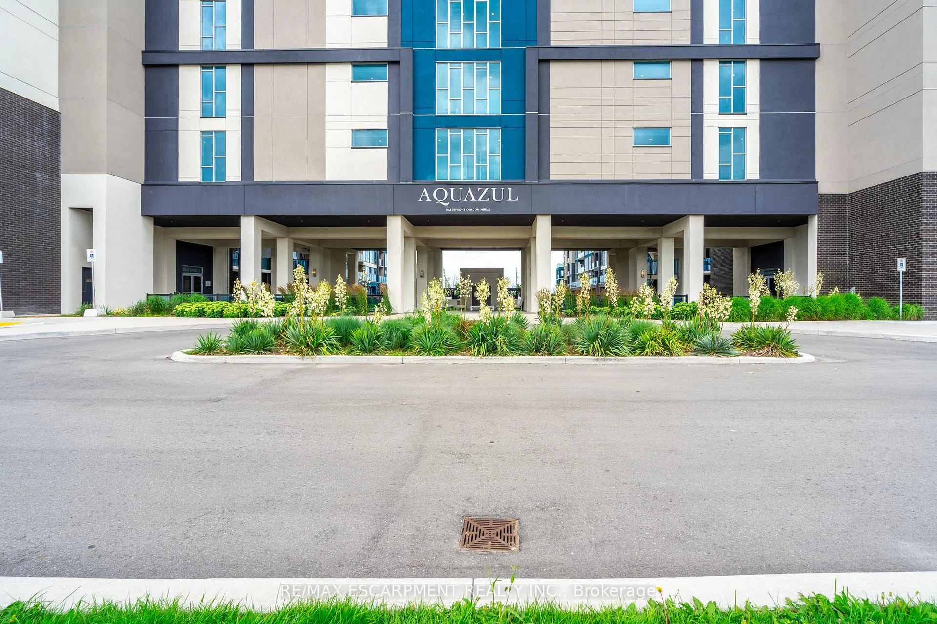 Front of Unit 205, 16 Concord Place S