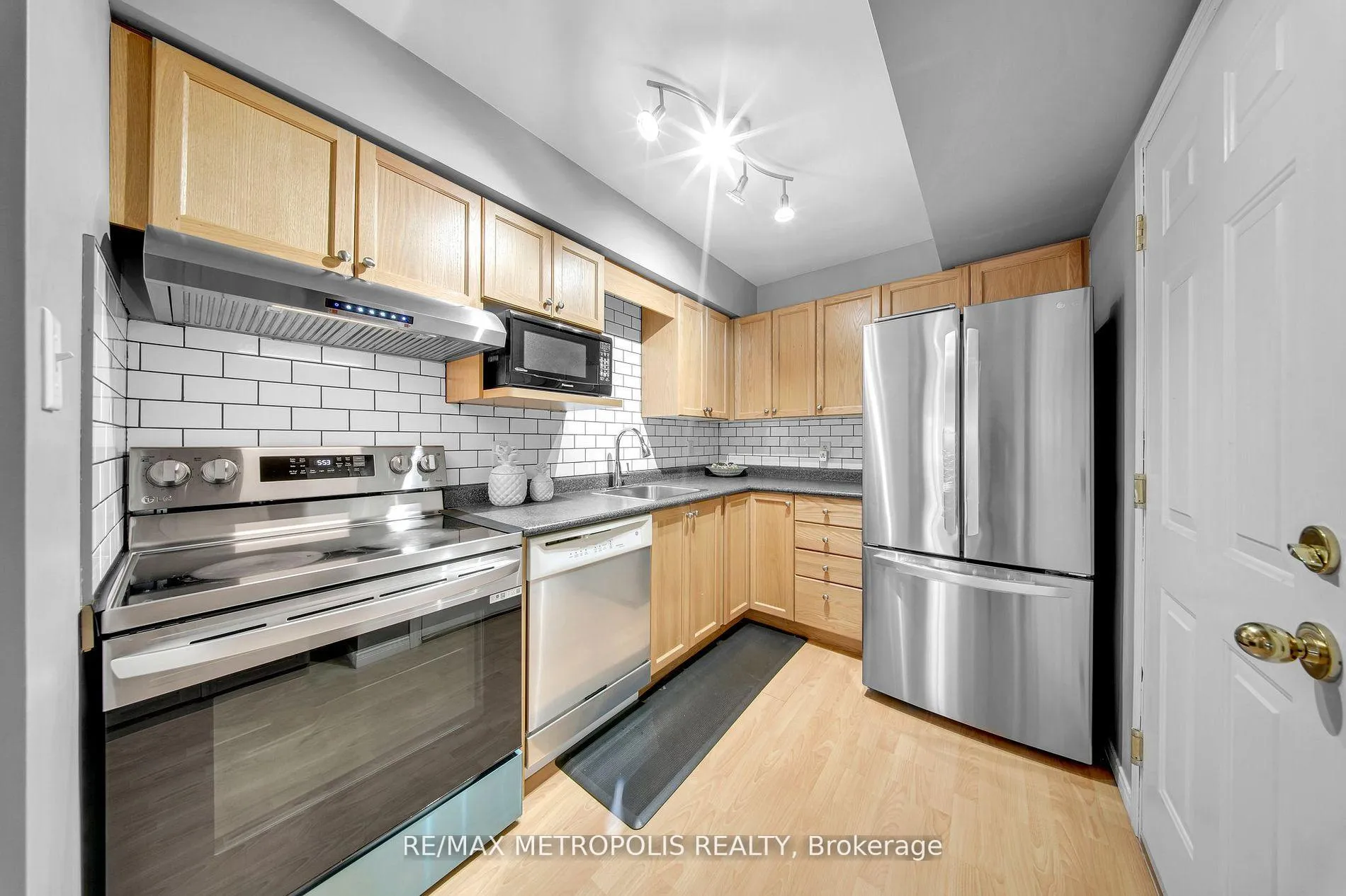 Photo 10 of Unit 15B, 139 Brighton Street, Waterloo, Beechwood/University — HOMEH