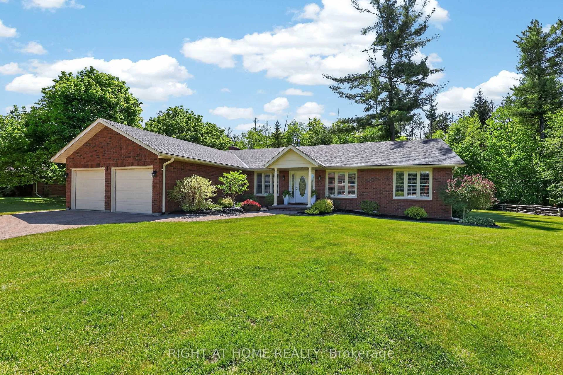 Photo 1 of 23 Holloway Lane, Springwater, Midhurst — HOMEH