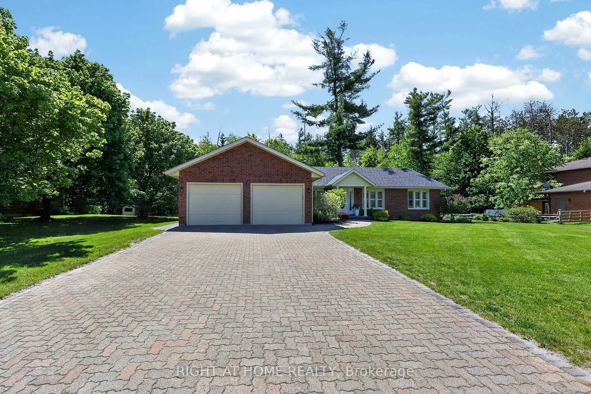 Photo 2 of 23 Holloway Lane, Springwater, Midhurst — HOMEH