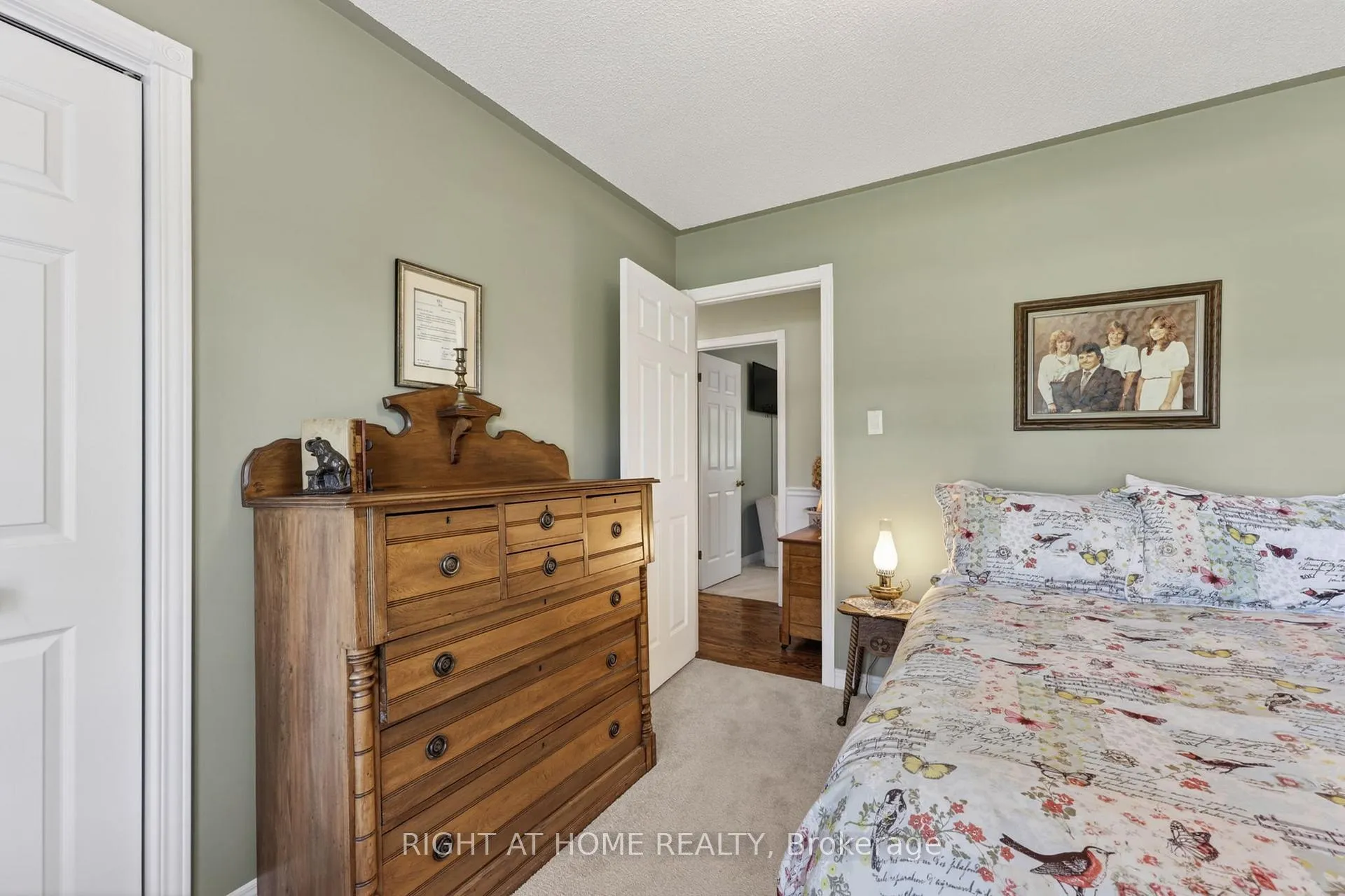 Photo 33 of 23 Holloway Lane, Springwater, Midhurst — HOMEH