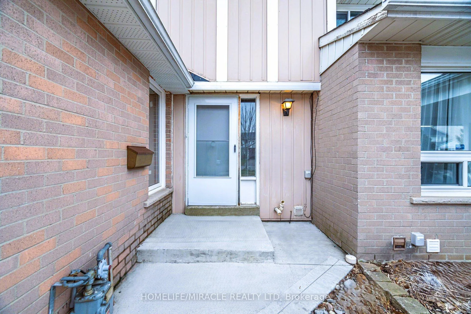 Photo 2 of 62 Elmvale Avenue, Brampton, Heart Lake West — HOMEH
