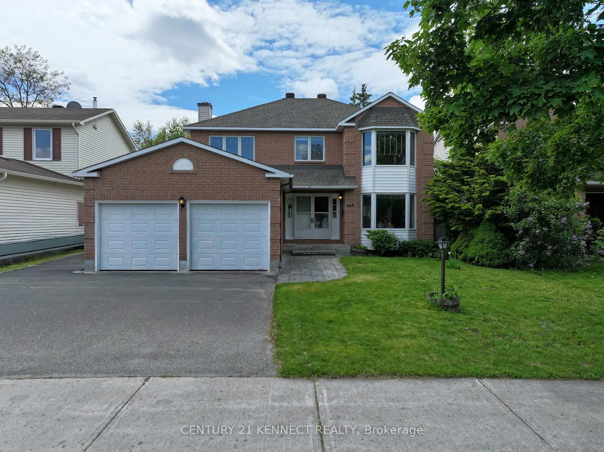 Photo 2 of 848 Fairlawn Avenue, Ottawa, McKellar Heights/Glabar Park — HOMEH