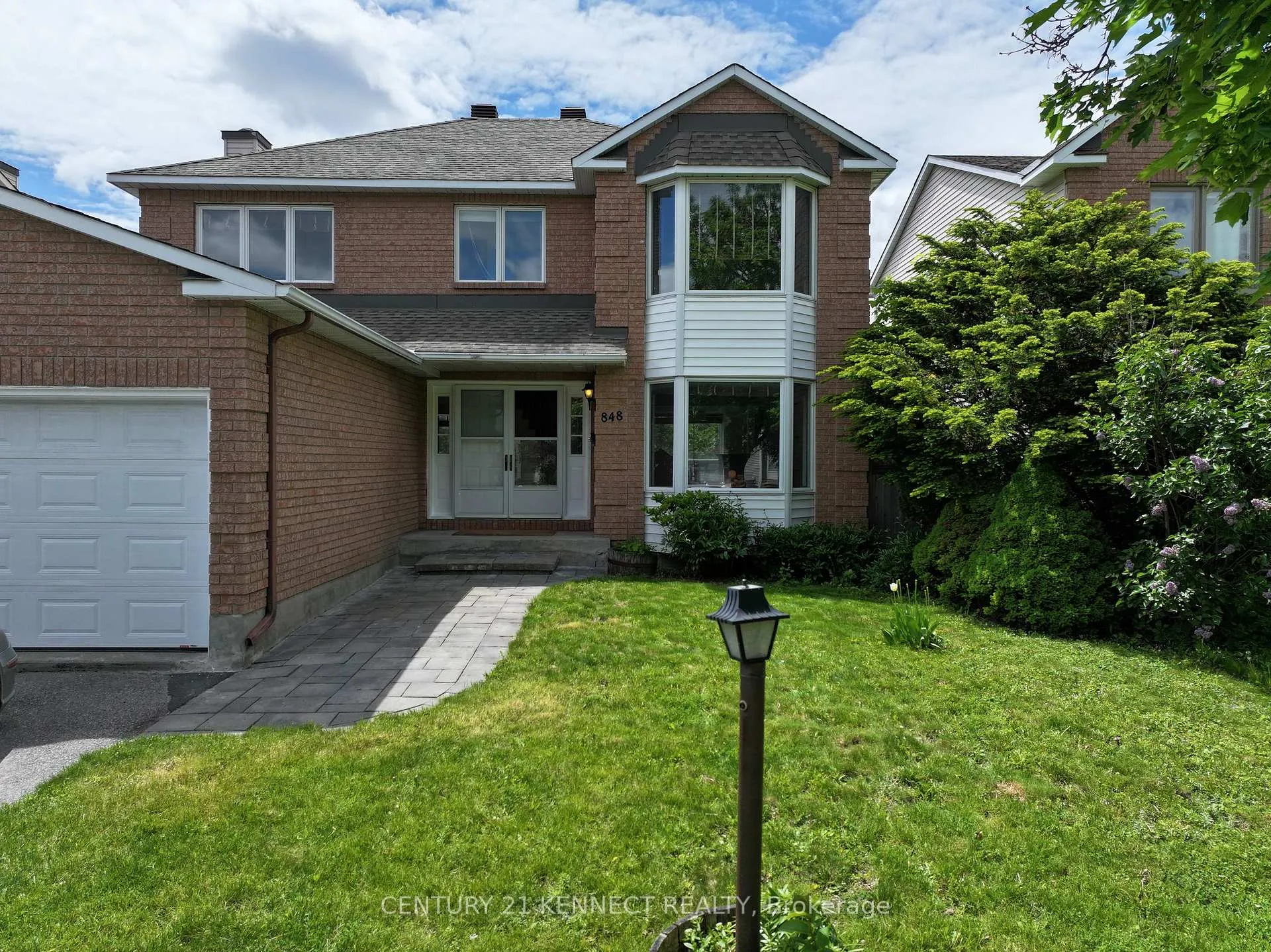 Photo 3 of 848 Fairlawn Avenue, Ottawa, McKellar Heights/Glabar Park — HOMEH