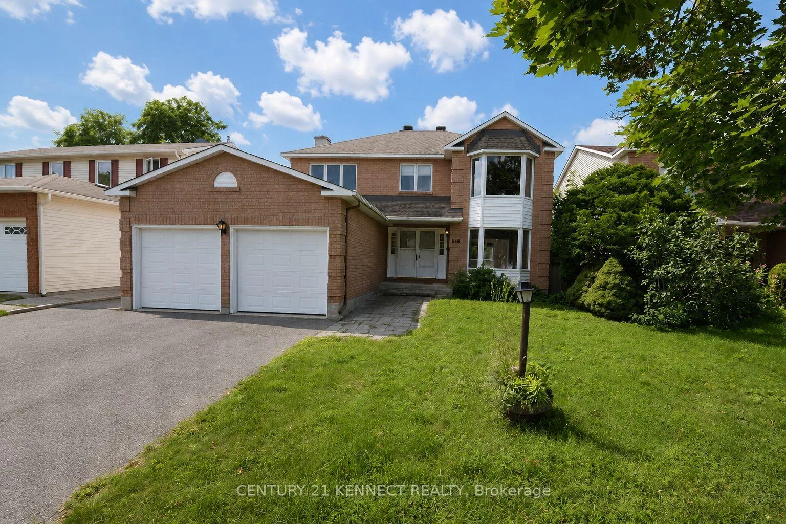 Photo 4 of 848 Fairlawn Avenue, Ottawa, McKellar Heights/Glabar Park — HOMEH