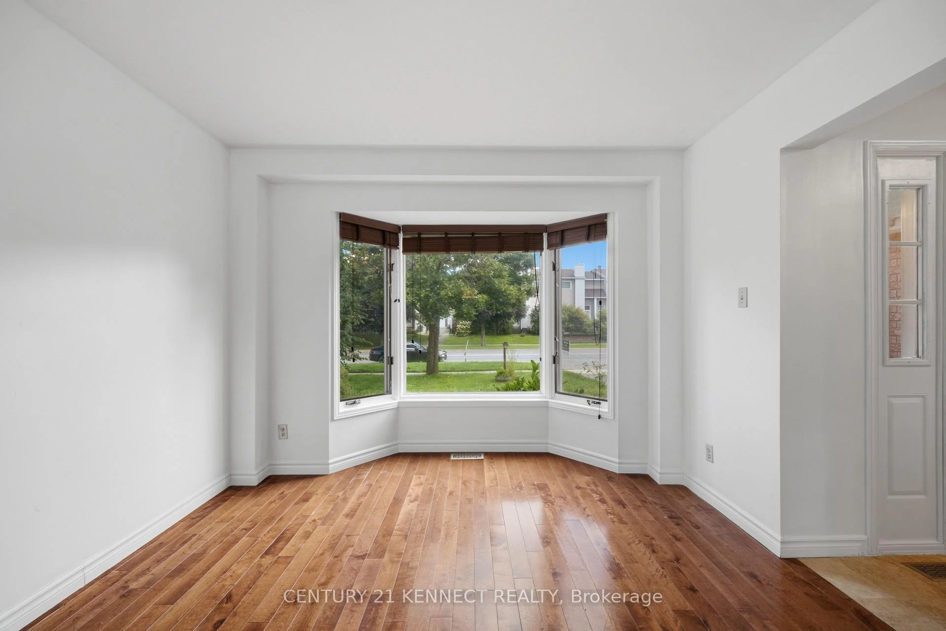 Photo 14 of 848 Fairlawn Avenue, Ottawa, McKellar Heights/Glabar Park — HOMEH
