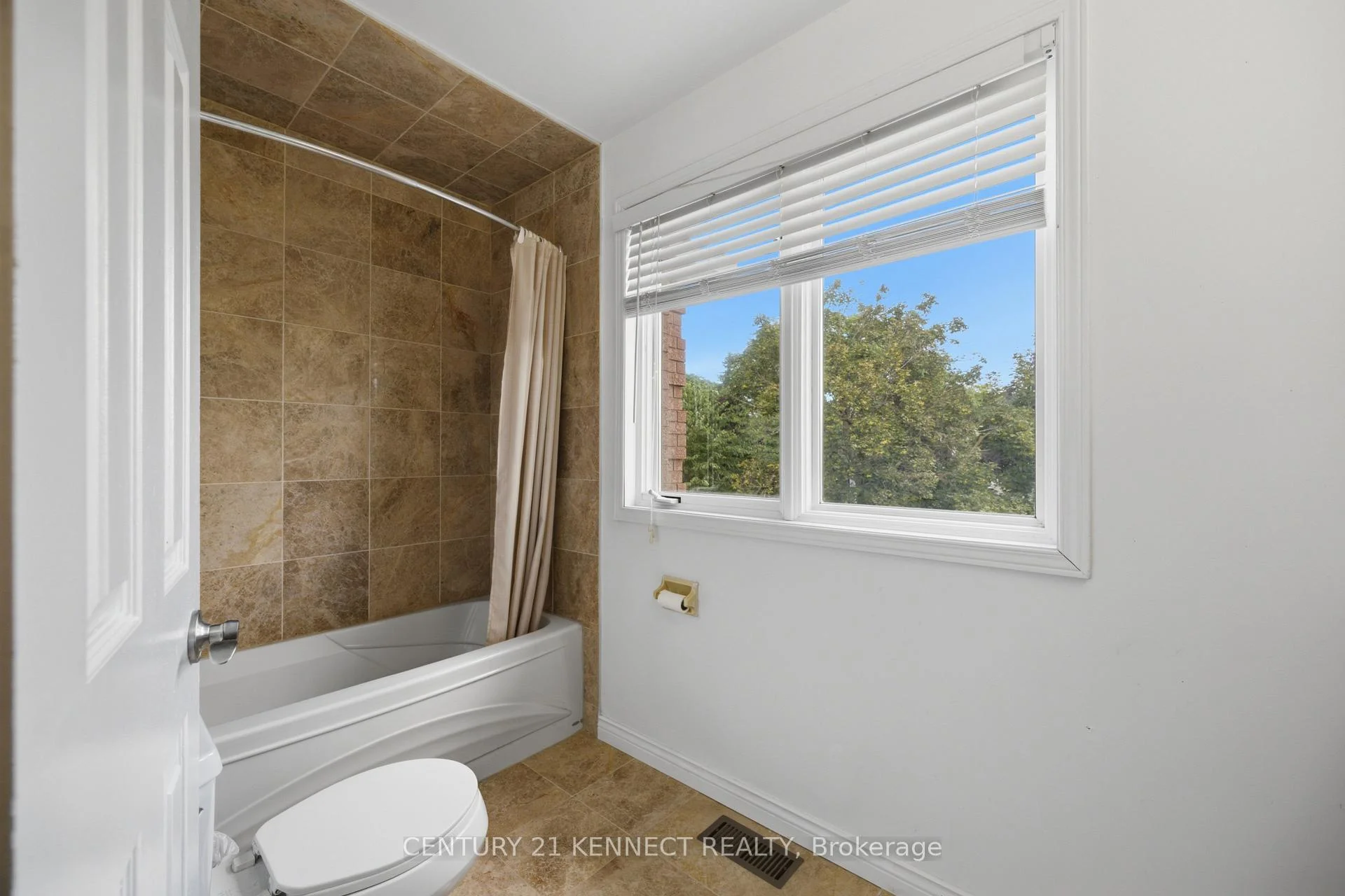 Photo 40 of 848 Fairlawn Avenue, Ottawa, McKellar Heights/Glabar Park — HOMEH