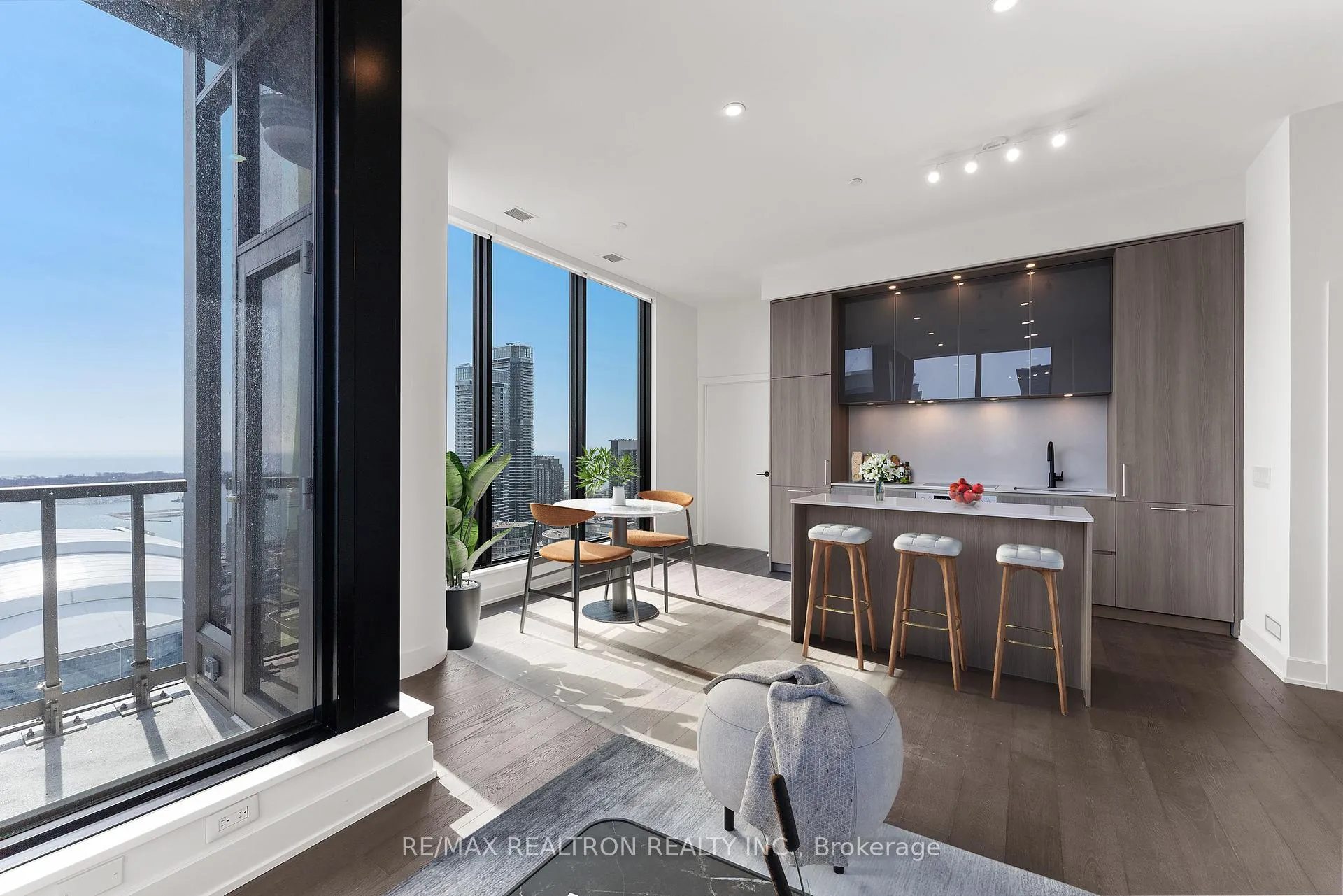 Photo 9 of Unit 4106, 15 Mercer Street, Toronto, Waterfront Communities — HOMEH