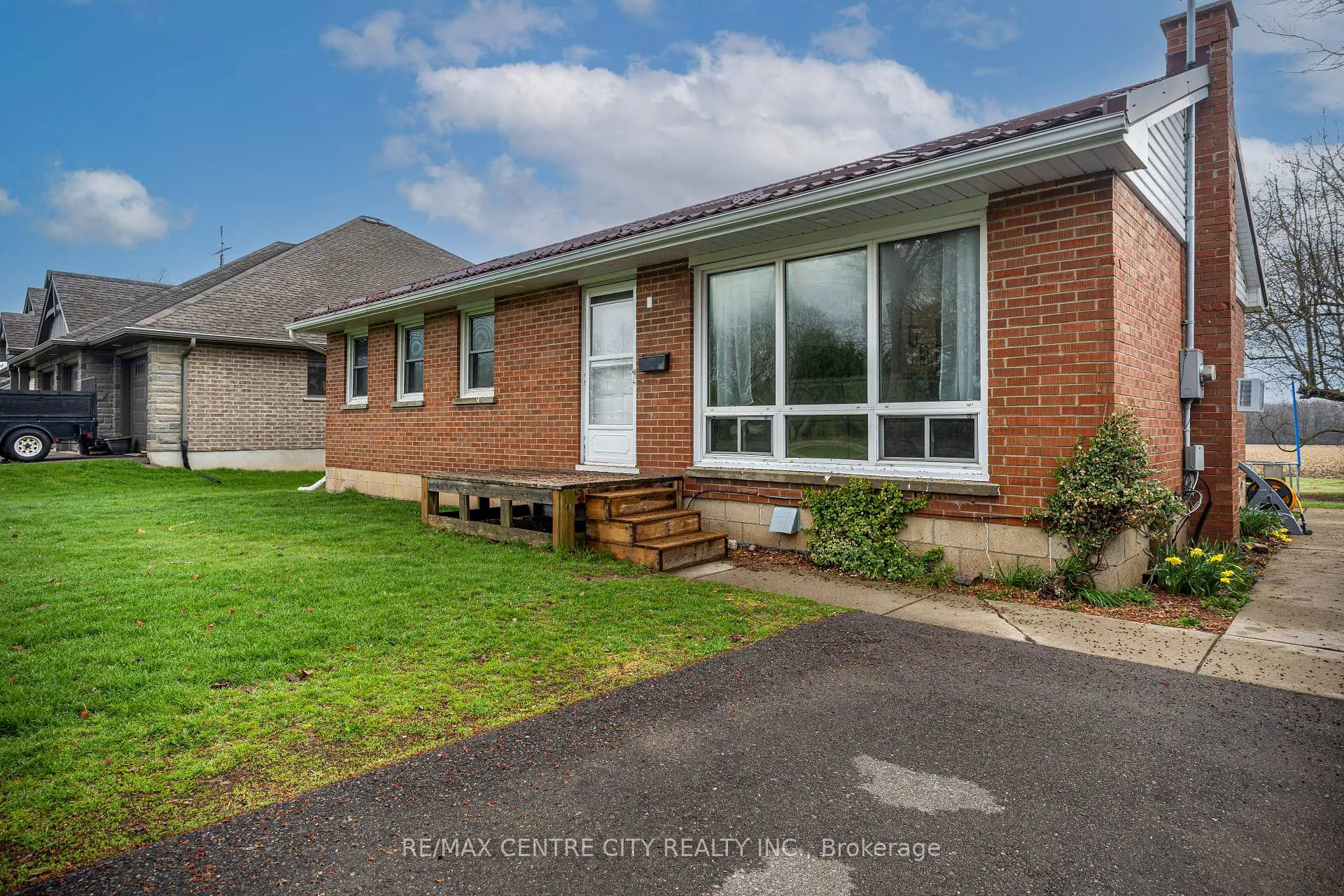 Photo 2 of 194 Centennial Avenue, Central Elgin, Rural Central Elgin — HOMEH