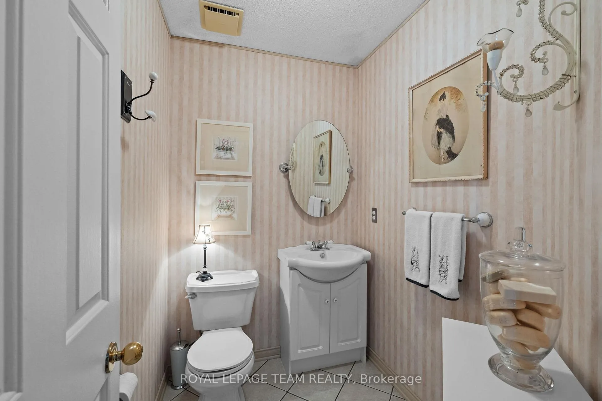 Photo 15 of 7009 Quinnfield Way, Ottawa, Greely — HOMEH