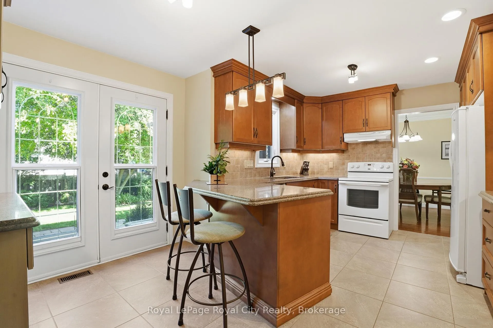 Photo 11 of 3 Darby Road, Guelph, Willow West/Sugarbush/West Acres — HOMEH